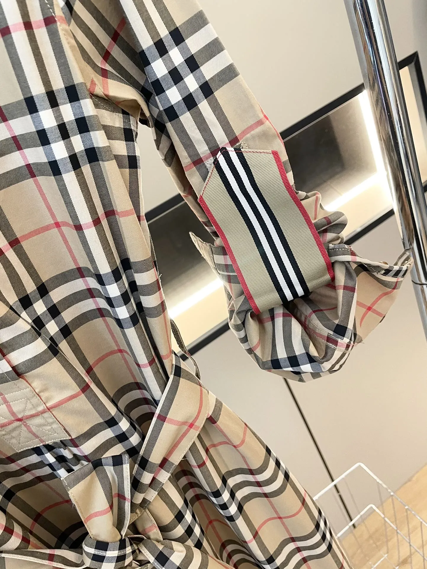 BURBERRY 新作ベージュチェック柄シャツドレス - 画像 (8)