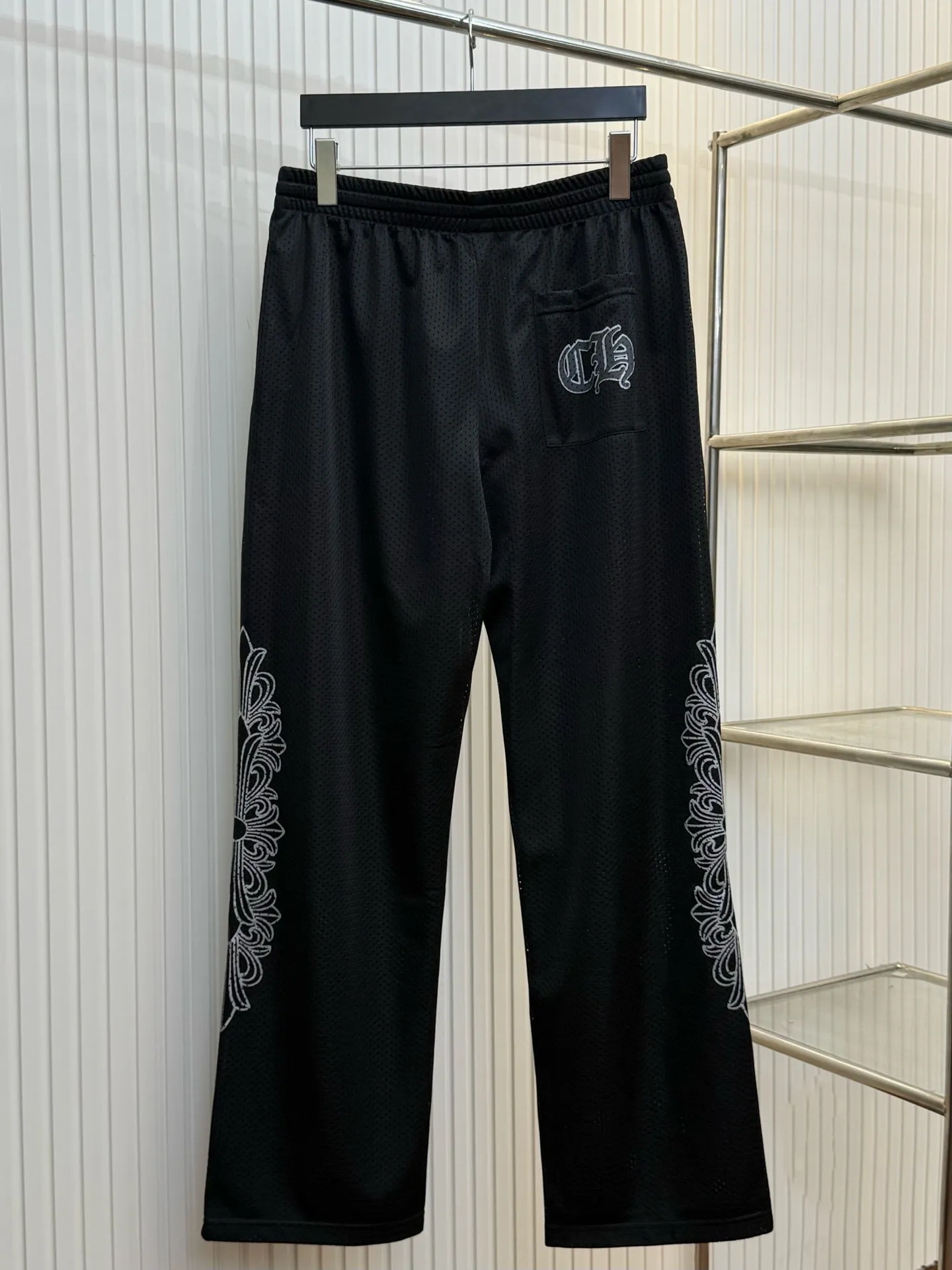 CHROME HEARTS ブラック網目プリント長ズボン - 画像 (3)
