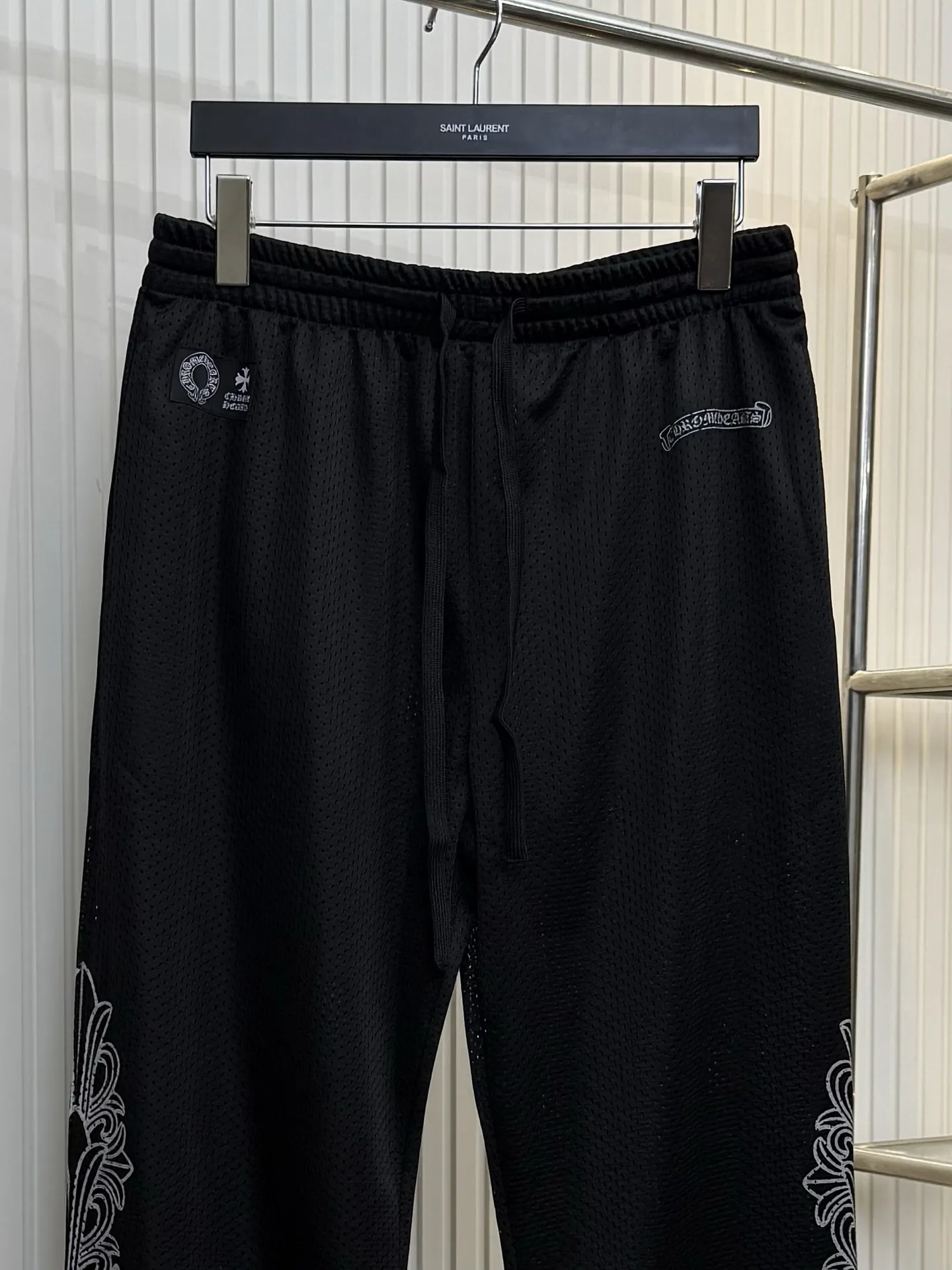 CHROME HEARTS ブラック網目プリント長ズボン - 画像 (4)