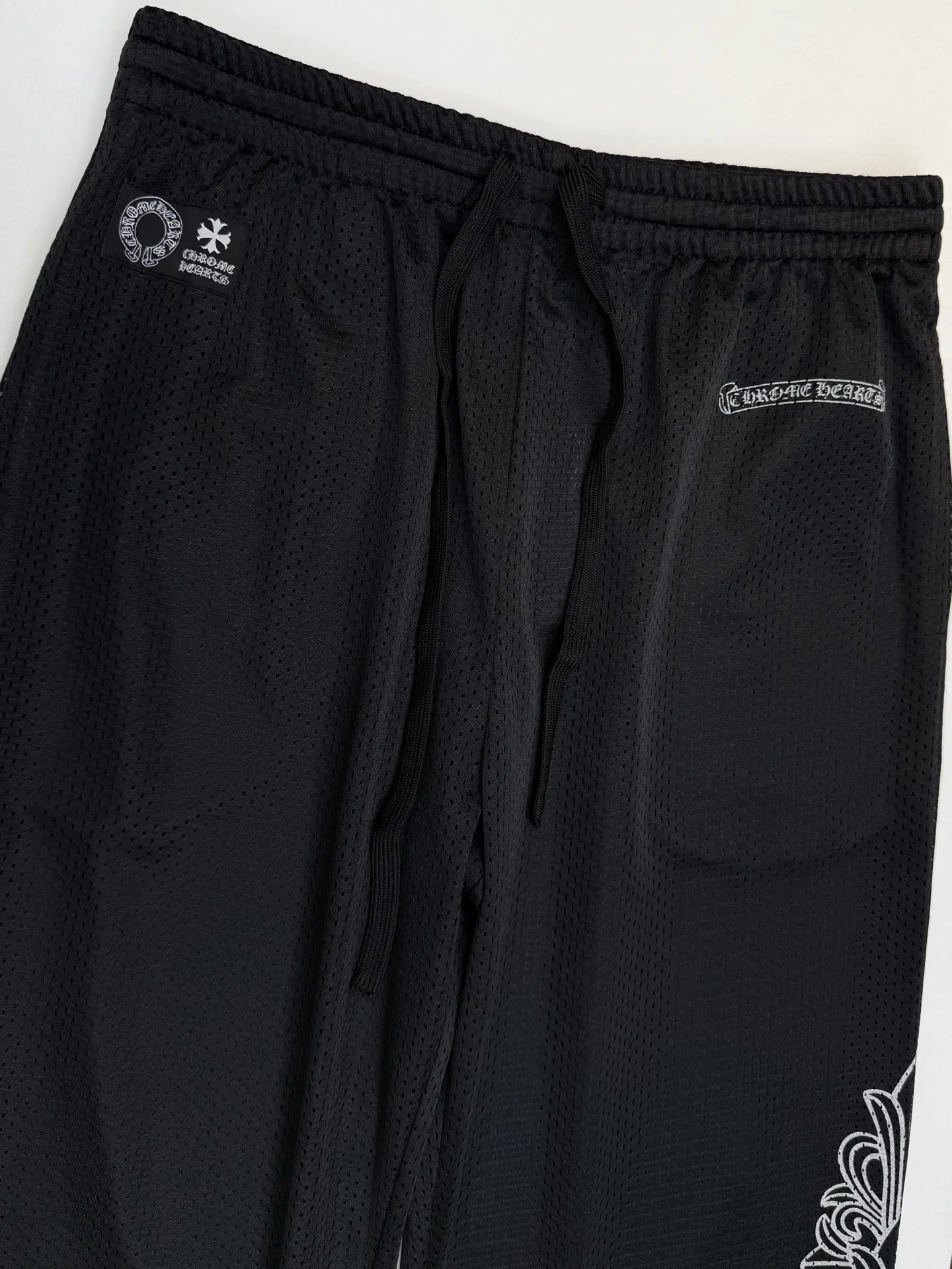 CHROME HEARTS ブラック網目プリント長ズボン - 画像 (5)