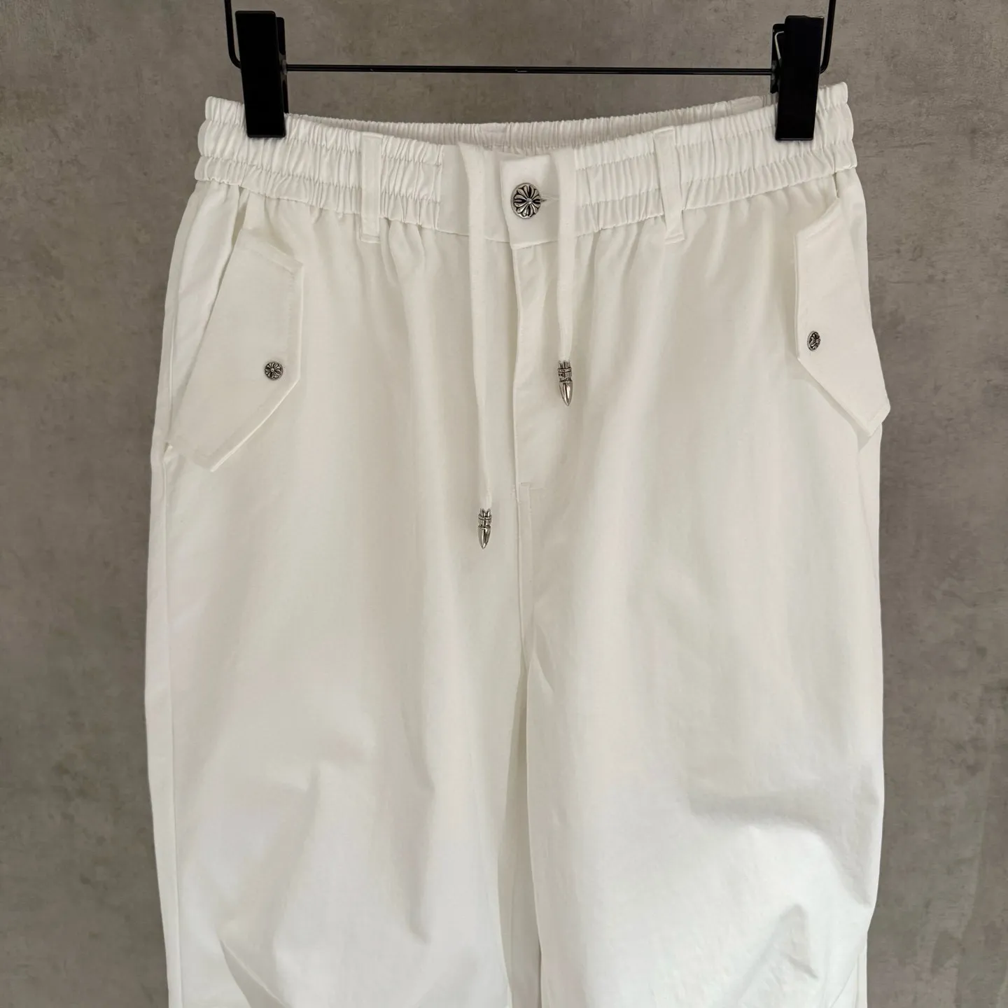 Chrome Hearts パンツ 白 カラフルクロスデザイン - 画像 (4)