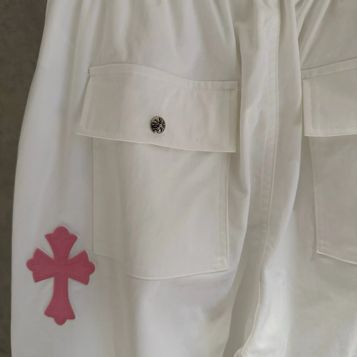 Chrome Hearts パンツ 白 カラフルクロスデザイン - 画像 (7)