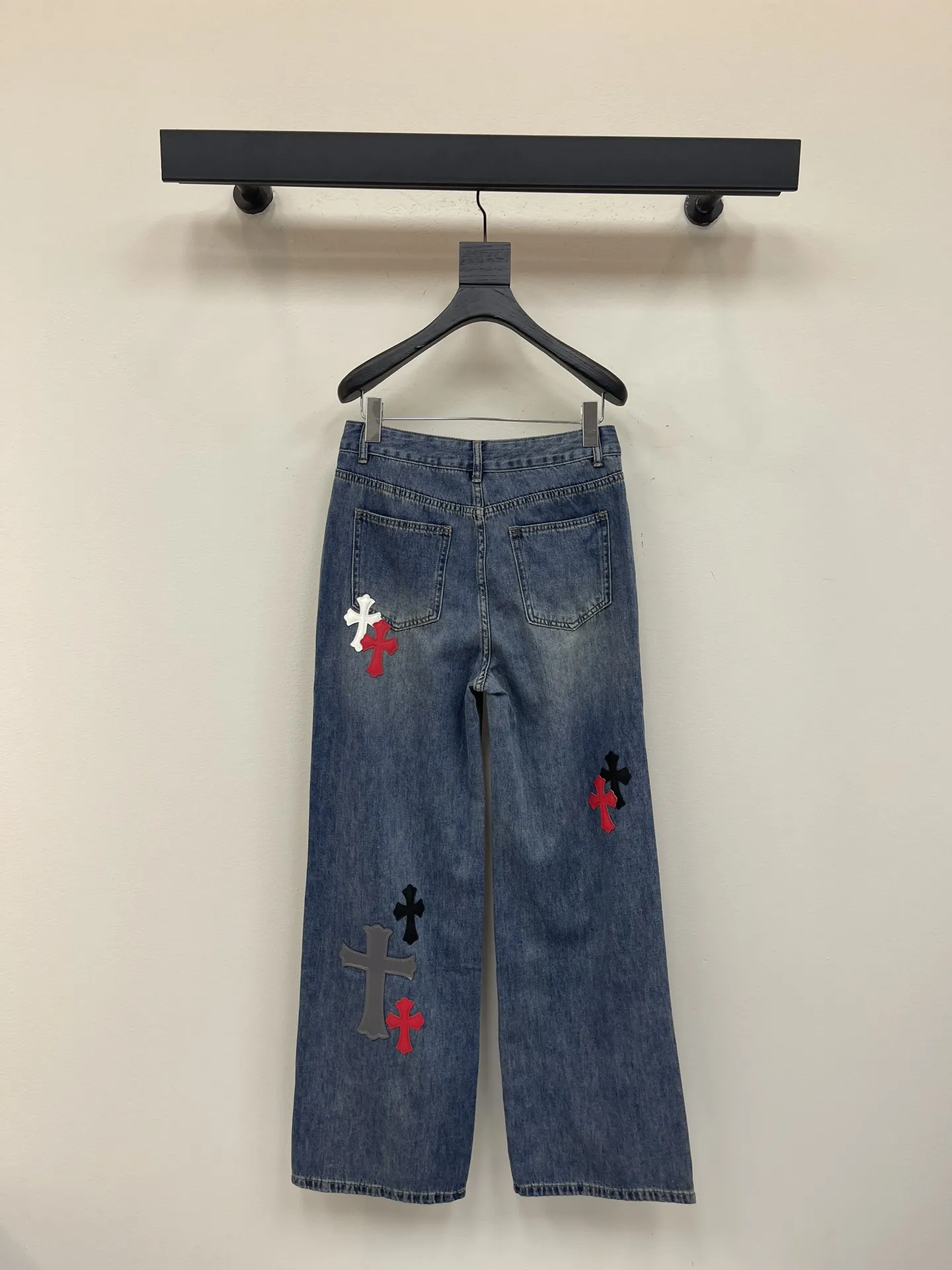 Chrome Hearts ブルー十字架ロゴ直筒ジーンズ - 画像 (3)
