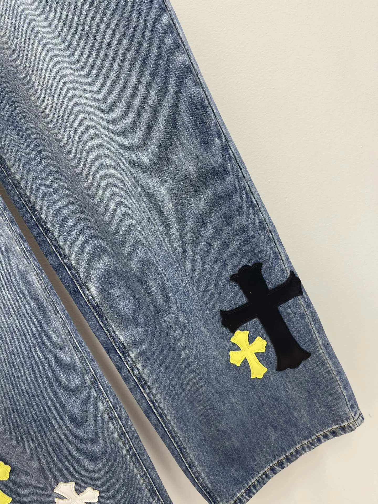 Chrome Hearts ブルー十字架ロゴ直筒ジーンズ - 画像 (6)