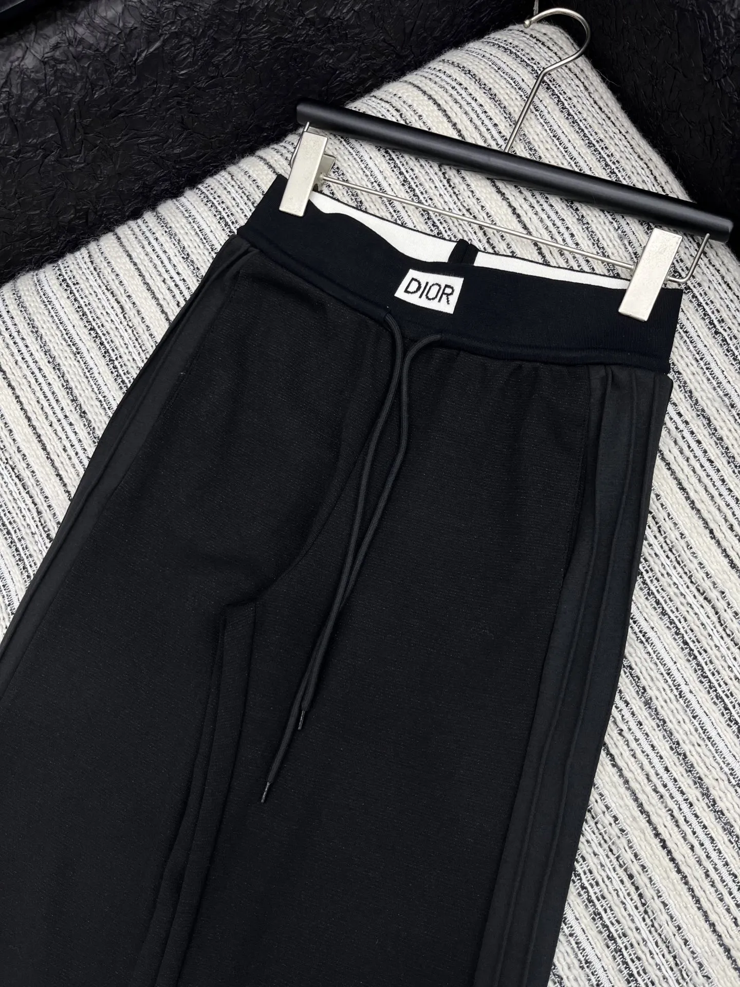 ディオールブラック2025年新作フレアカジュアルパンツ - 画像 (3)