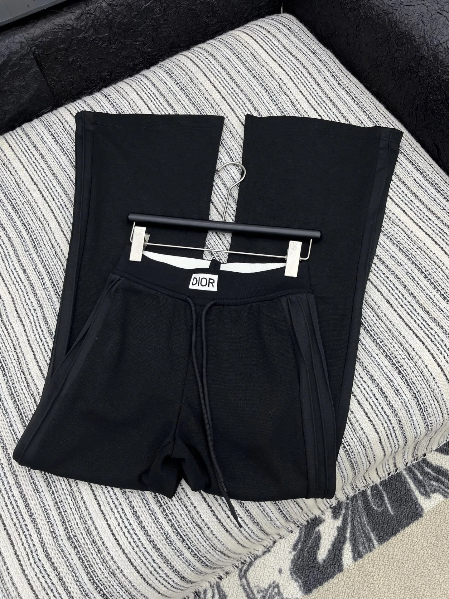 ディオールブラック2025年新作フレアカジュアルパンツ - 画像 (7)
