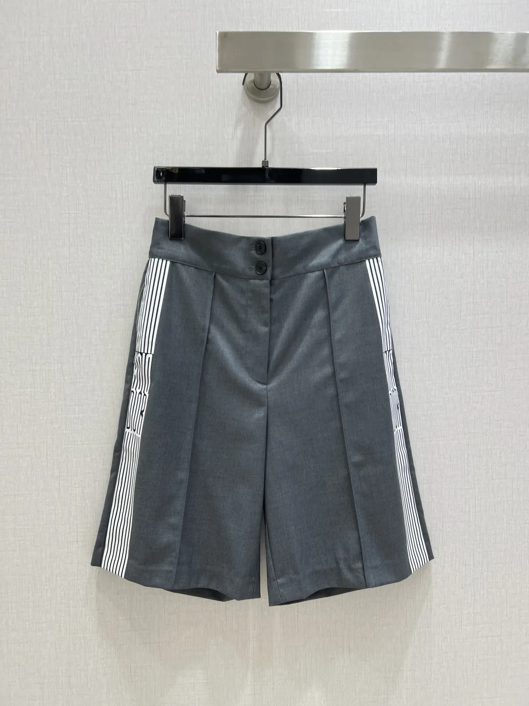 DIOR2025 グレー ボタン柄中ズボン