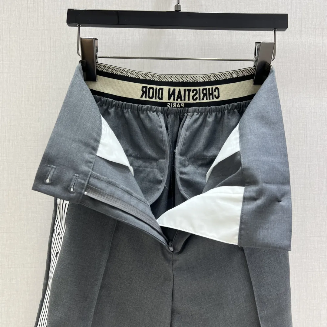 DIOR2025 グレー ボタン柄中ズボン - 画像 (3)