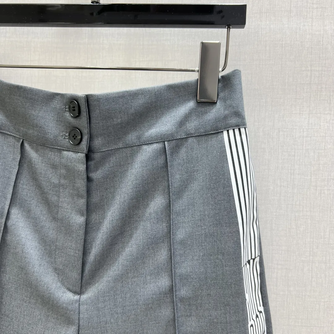 DIOR2025 グレー ボタン柄中ズボン - 画像 (4)