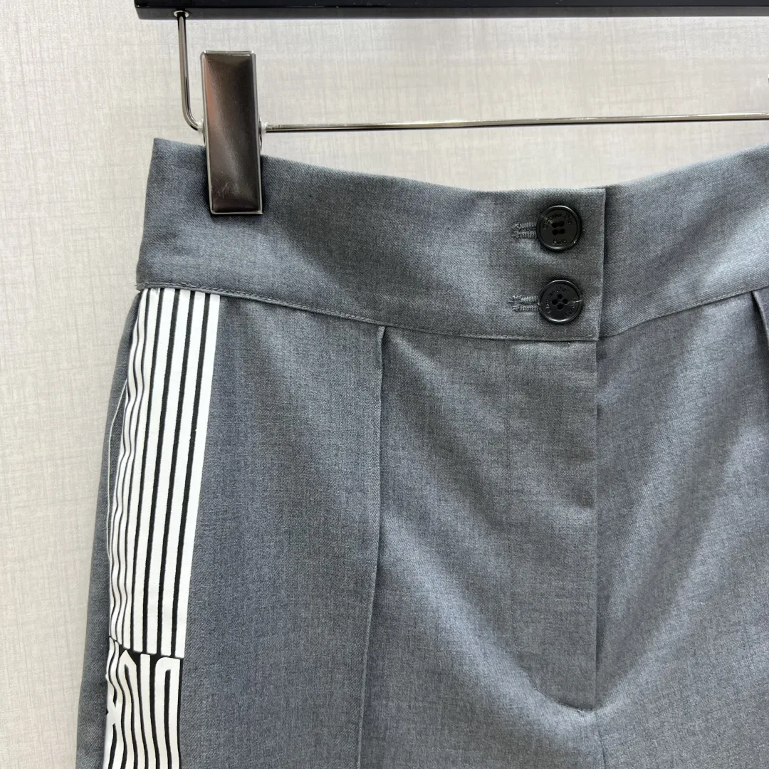 DIOR2025 グレー ボタン柄中ズボン - 画像 (6)