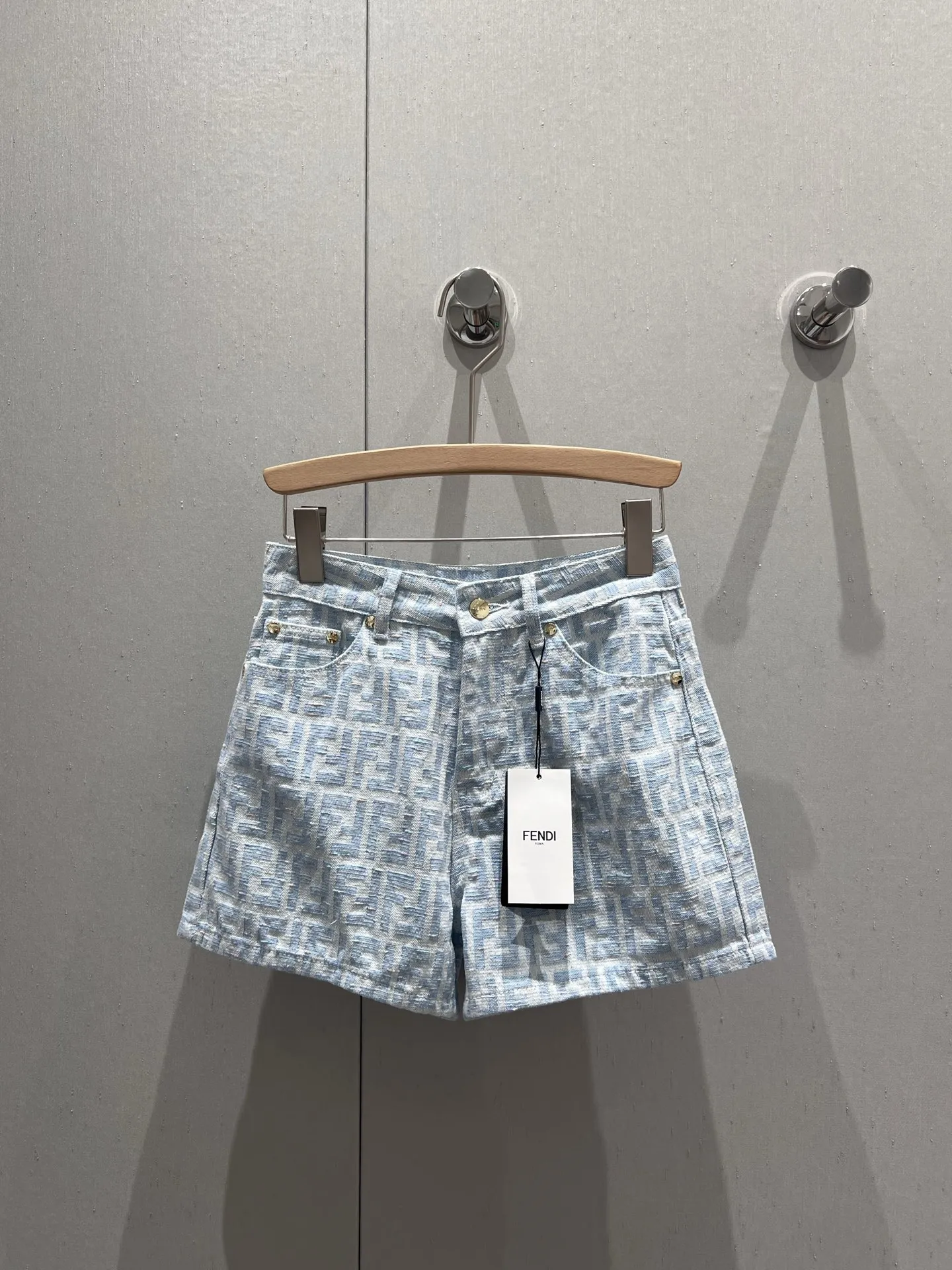 FENDI 春淡い色ブルージーンズショーツSML