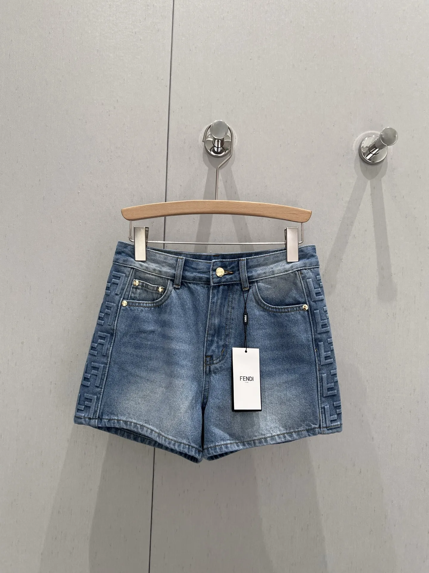 Fendi 2023春夏ブルーデニムショーツサイドレタープリント