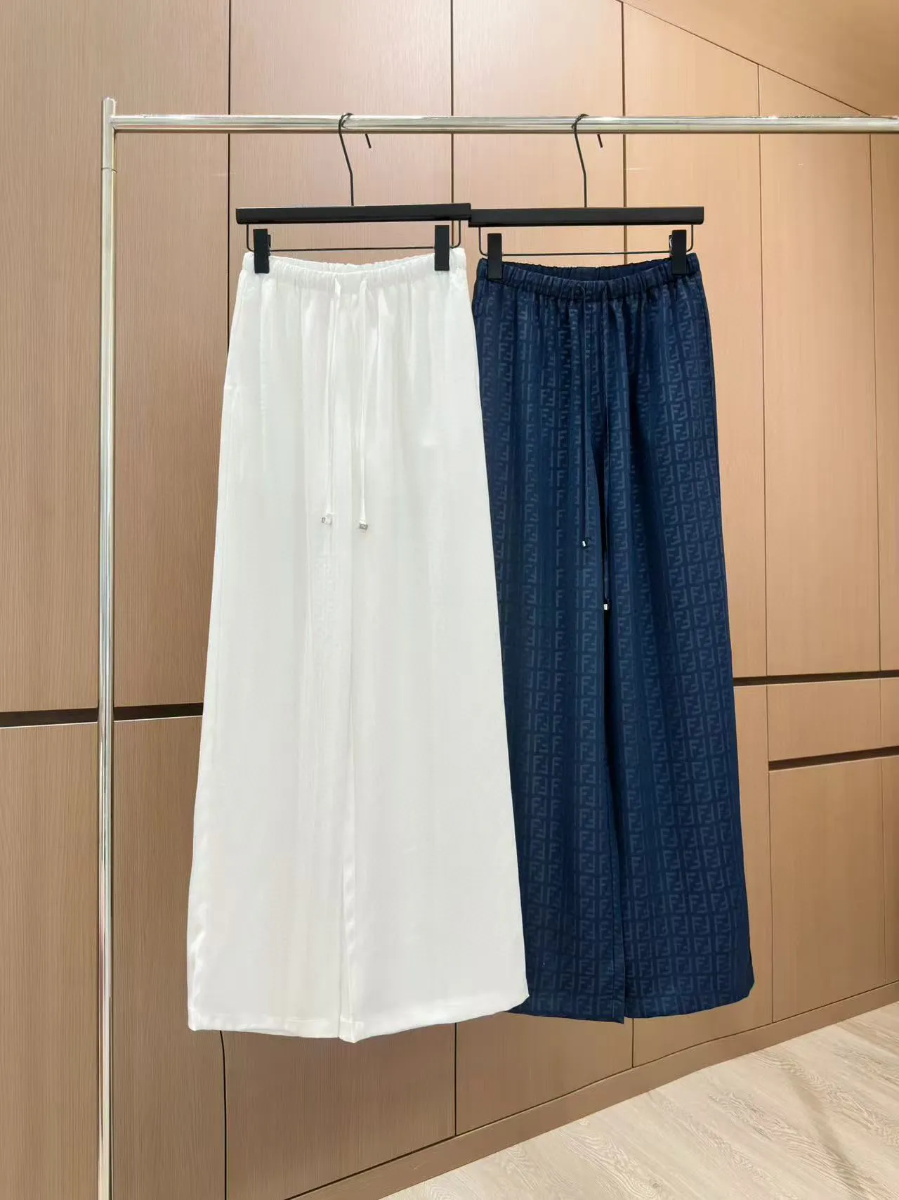 Fendi新款コーデュロイのカジュアルパンツ白蓝色SML