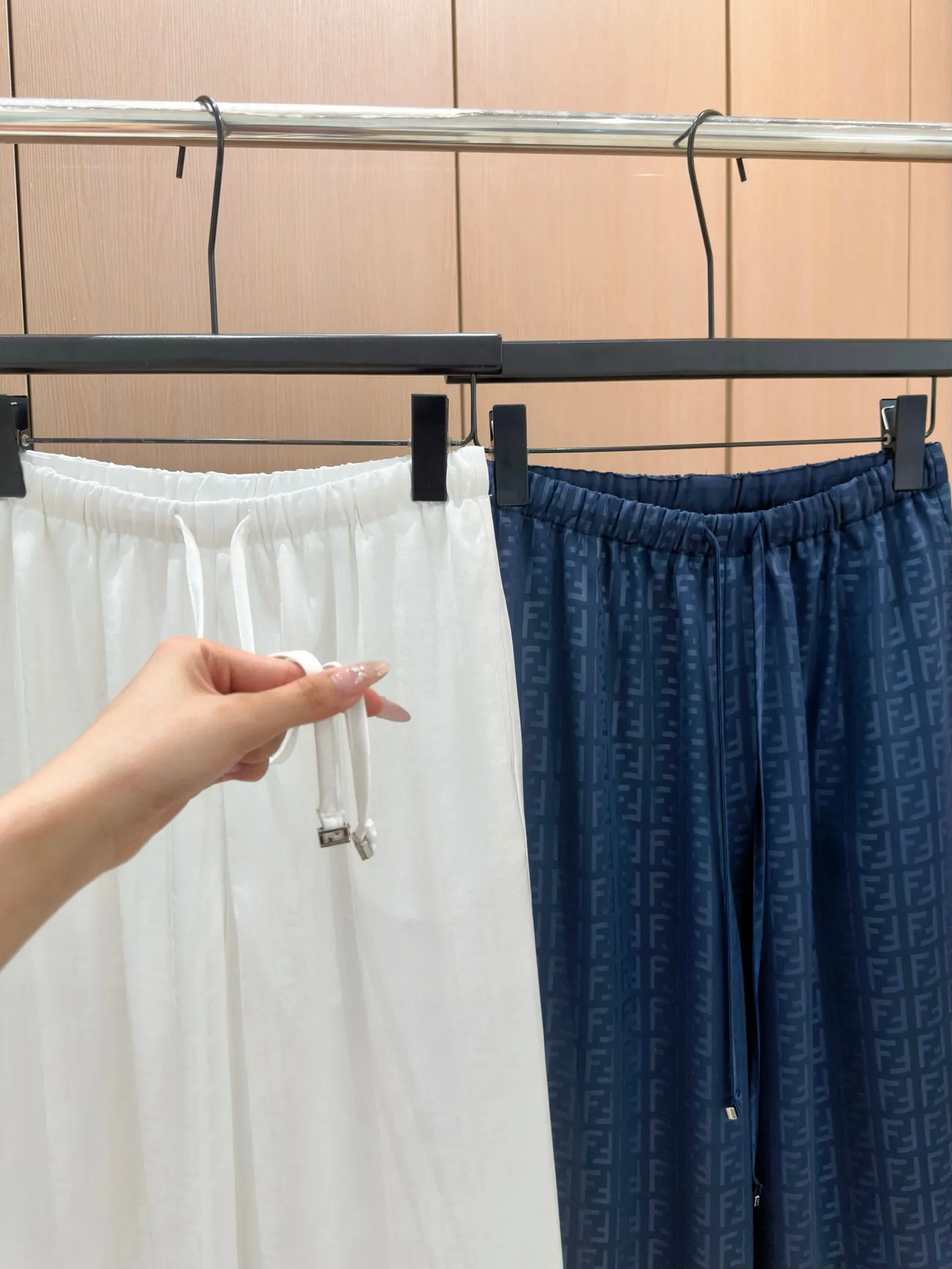 Fendi新款コーデュロイのカジュアルパンツ白蓝色SML - 画像 (6)