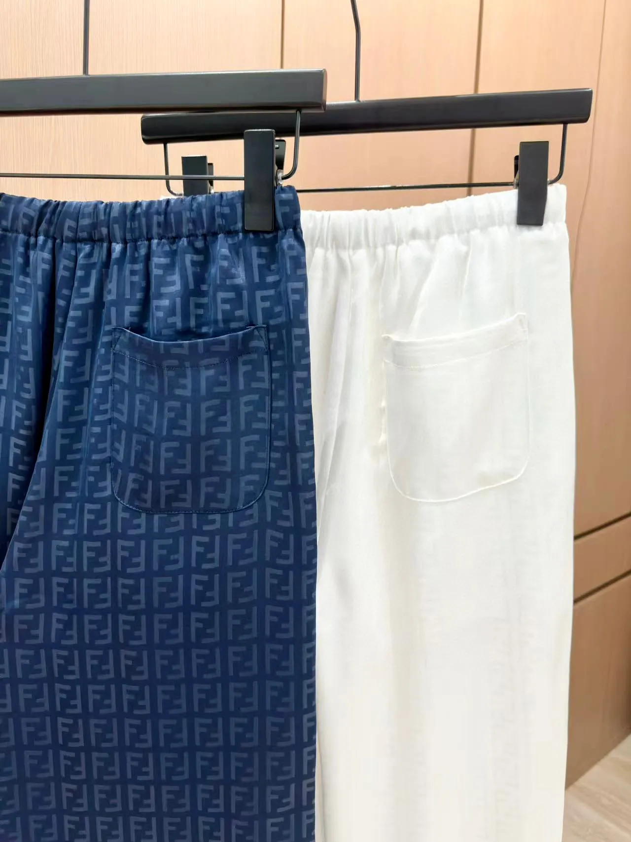 Fendi新款コーデュロイのカジュアルパンツ白蓝色SML - 画像 (7)