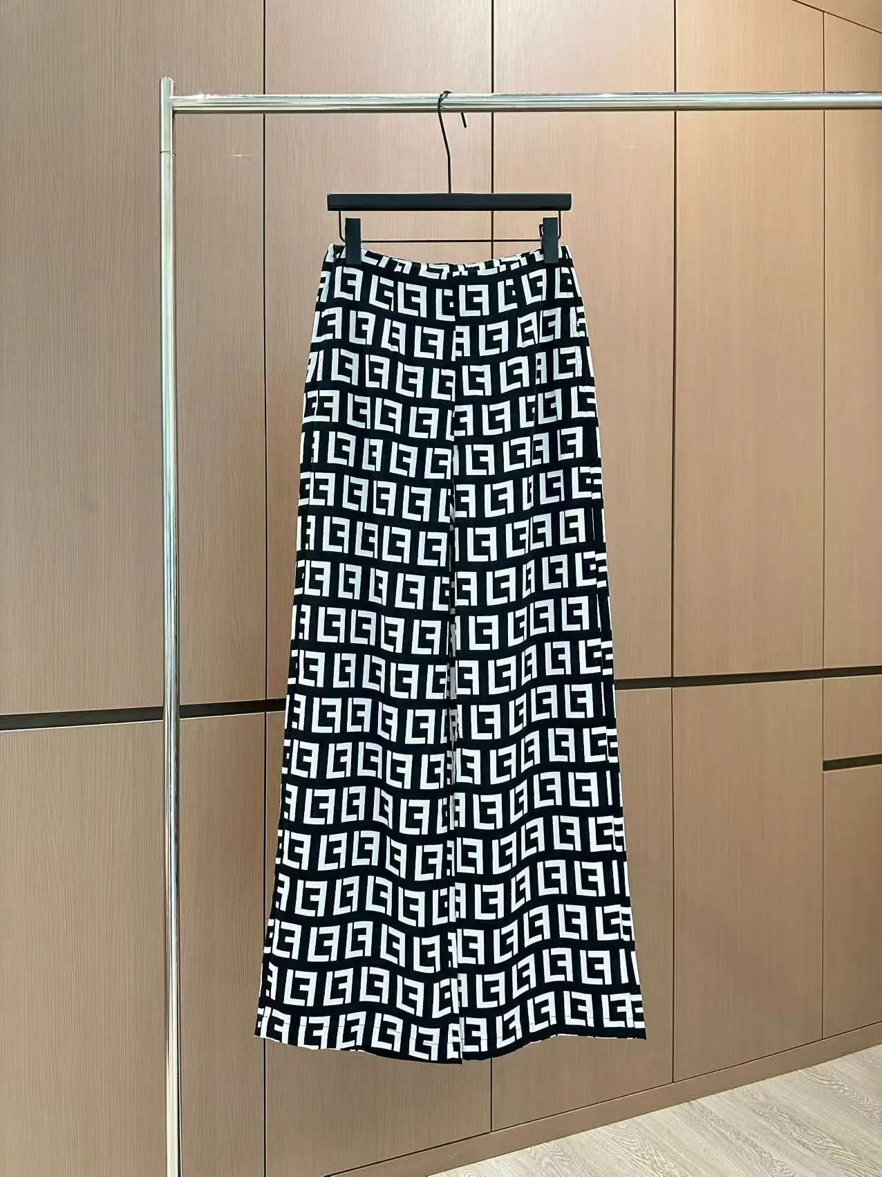 Fendi 2025 新作プリントパンツ黒色 咖色