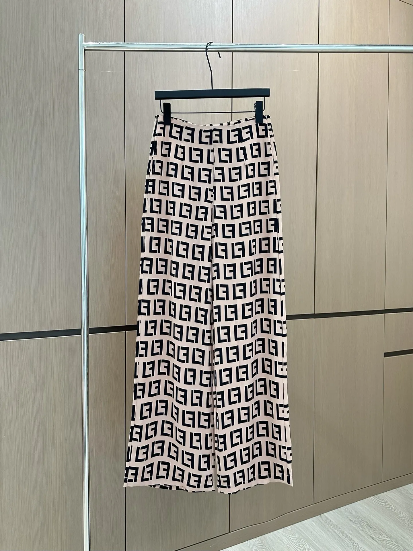 Fendi 2025 新作プリントパンツ黒色 咖色 - 画像 (3)