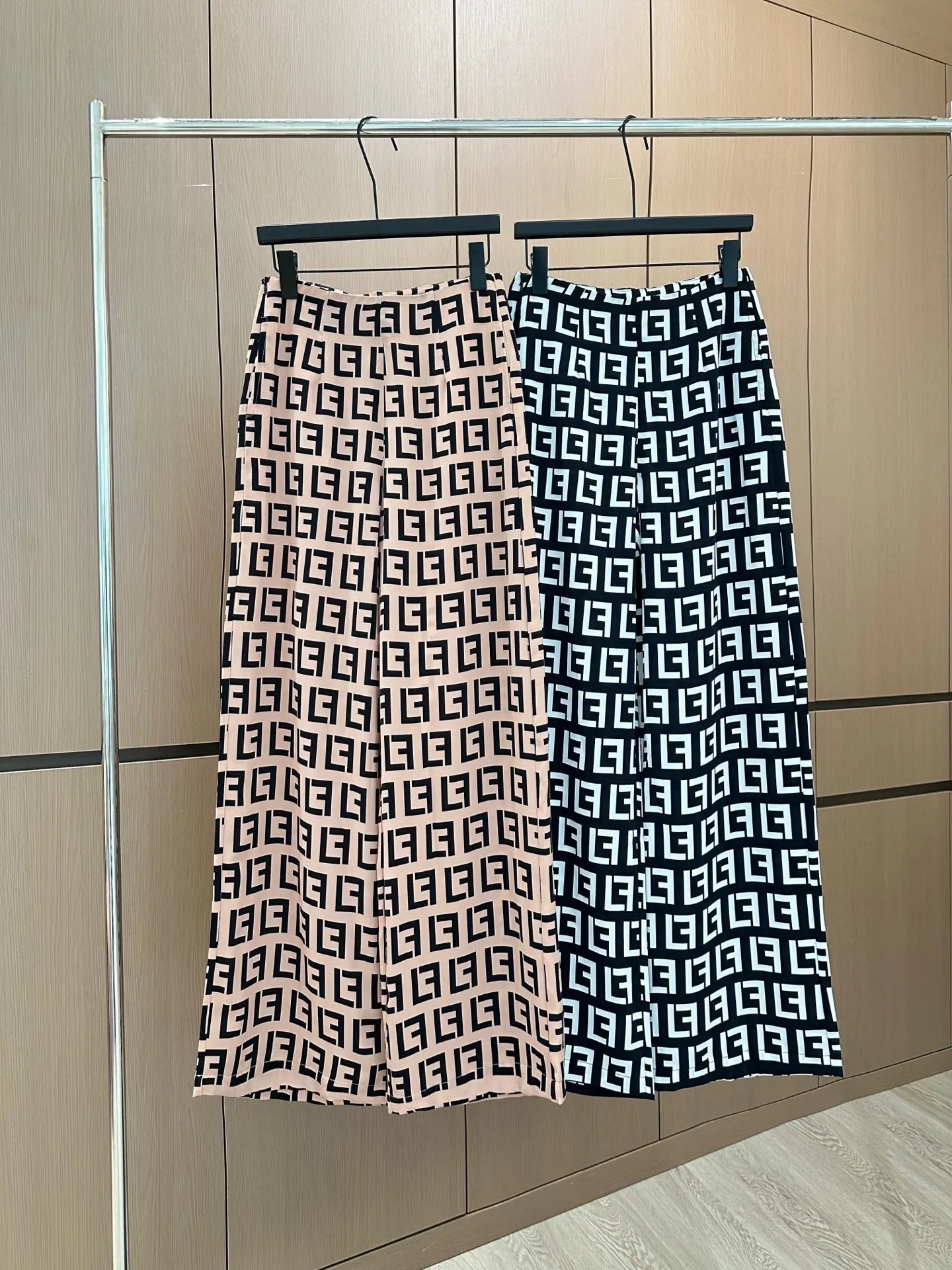 Fendi 2025 新作プリントパンツ黒色 咖色 - 画像 (4)