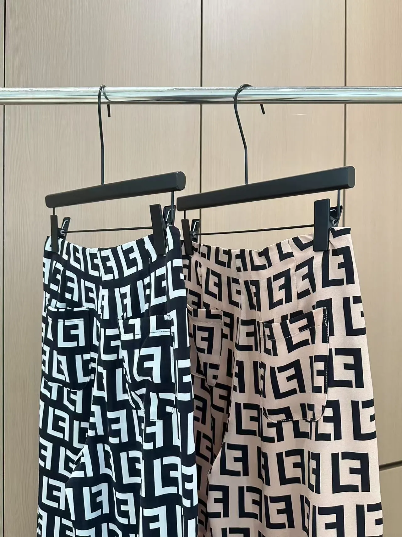 Fendi 2025 新作プリントパンツ黒色 咖色 - 画像 (6)