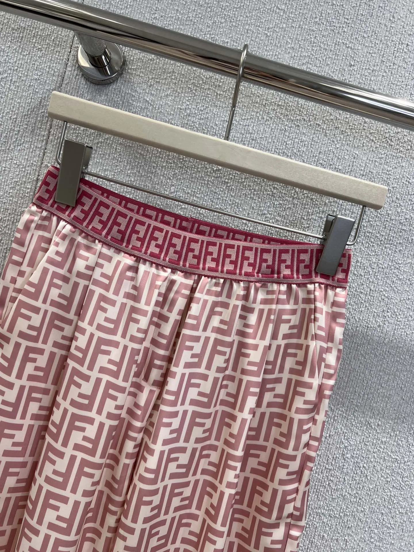 Fendi 2023春夏ピンクワイドパンツ - 画像 (4)