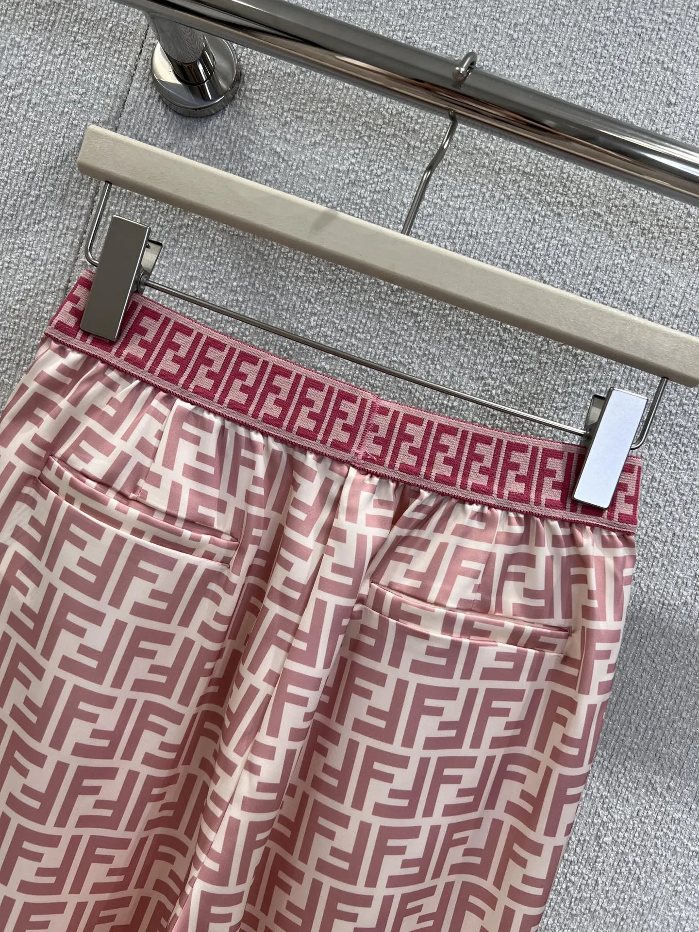 Fendi 2023春夏ピンクワイドパンツ - 画像 (5)