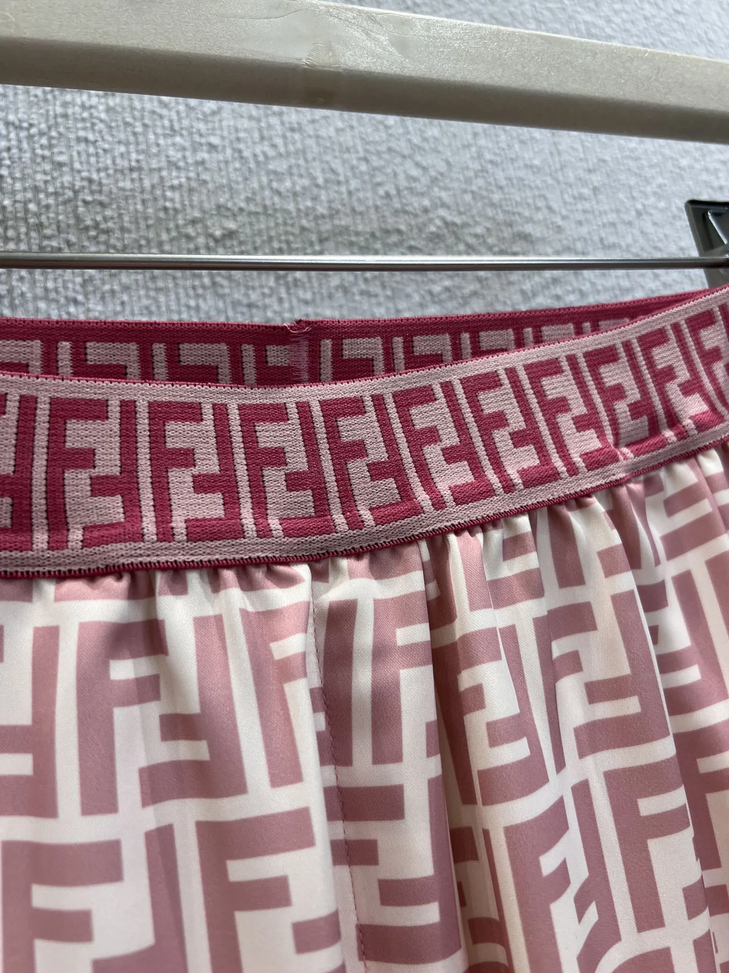 Fendi 2023春夏ピンクワイドパンツ - 画像 (6)