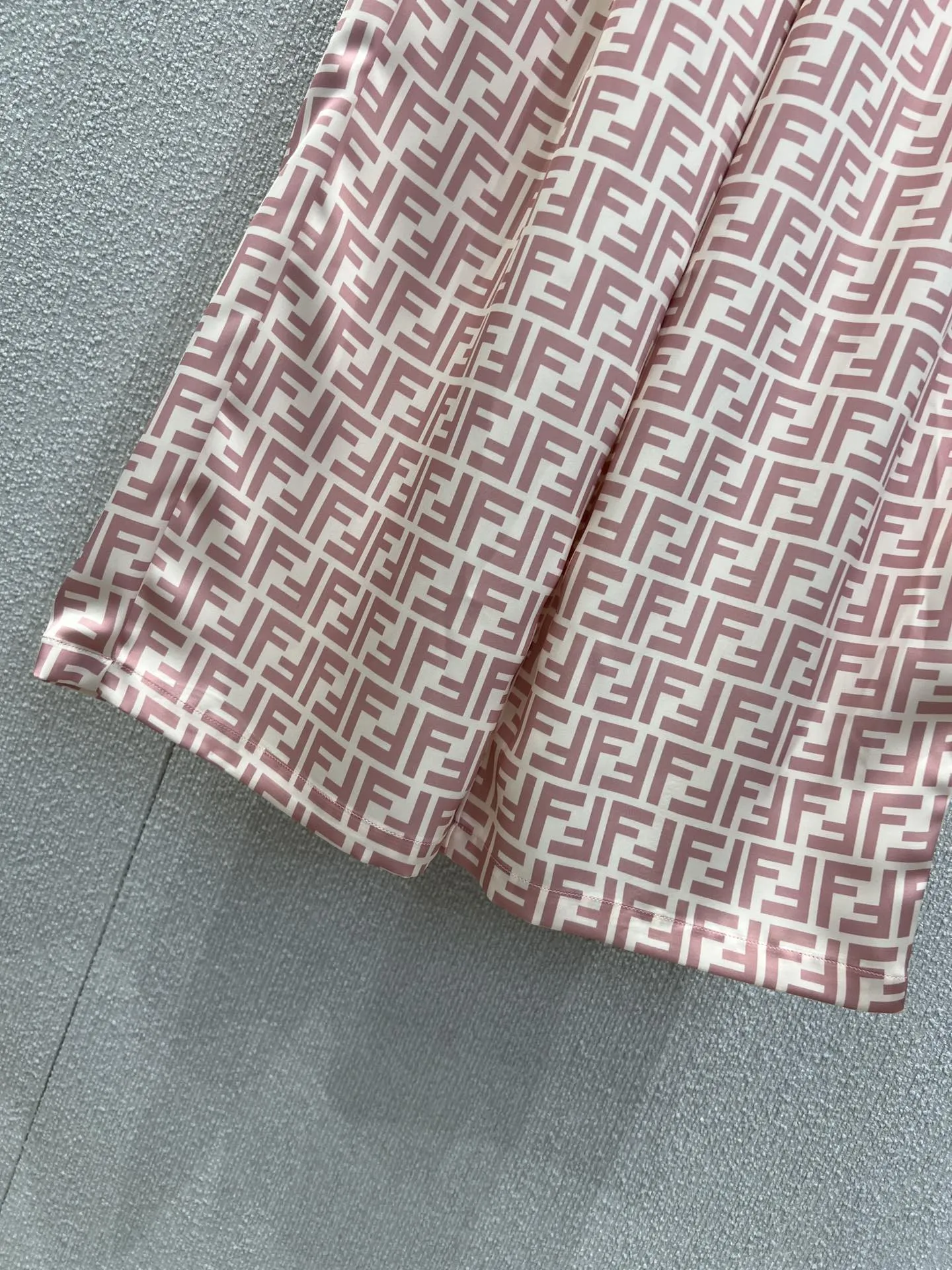 Fendi 2023春夏ピンクワイドパンツ - 画像 (8)