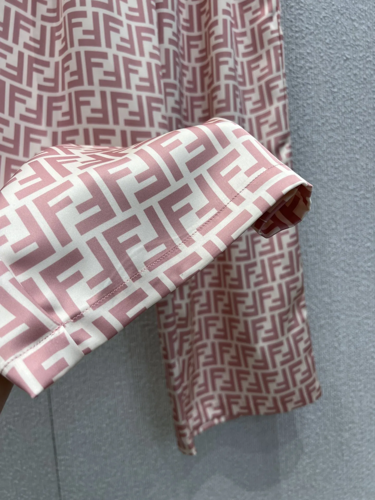 Fendi 2023春夏ピンクワイドパンツ - 画像 (9)