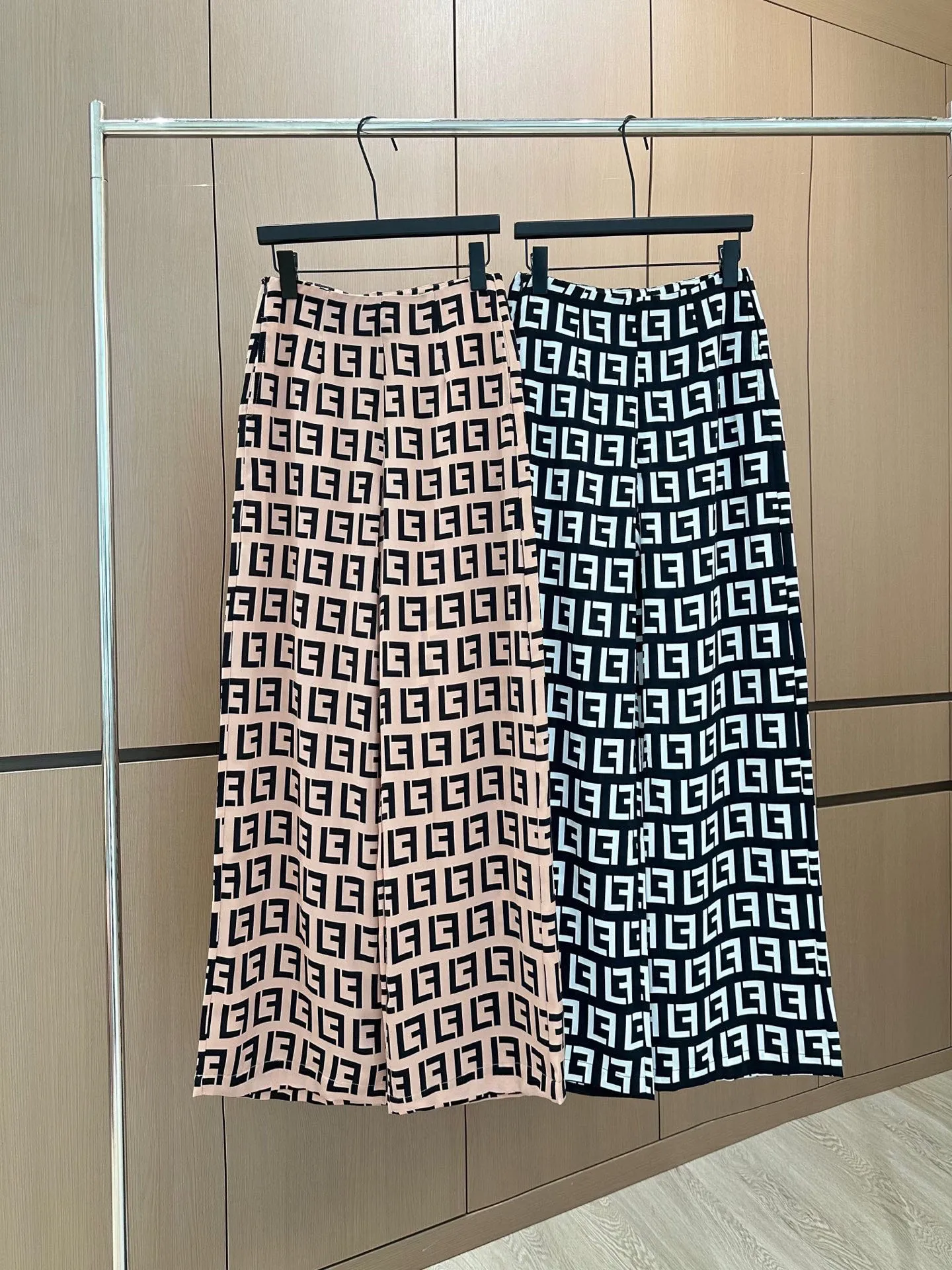 Fendi 2025 新作プリントパンツ 黒色・咖色