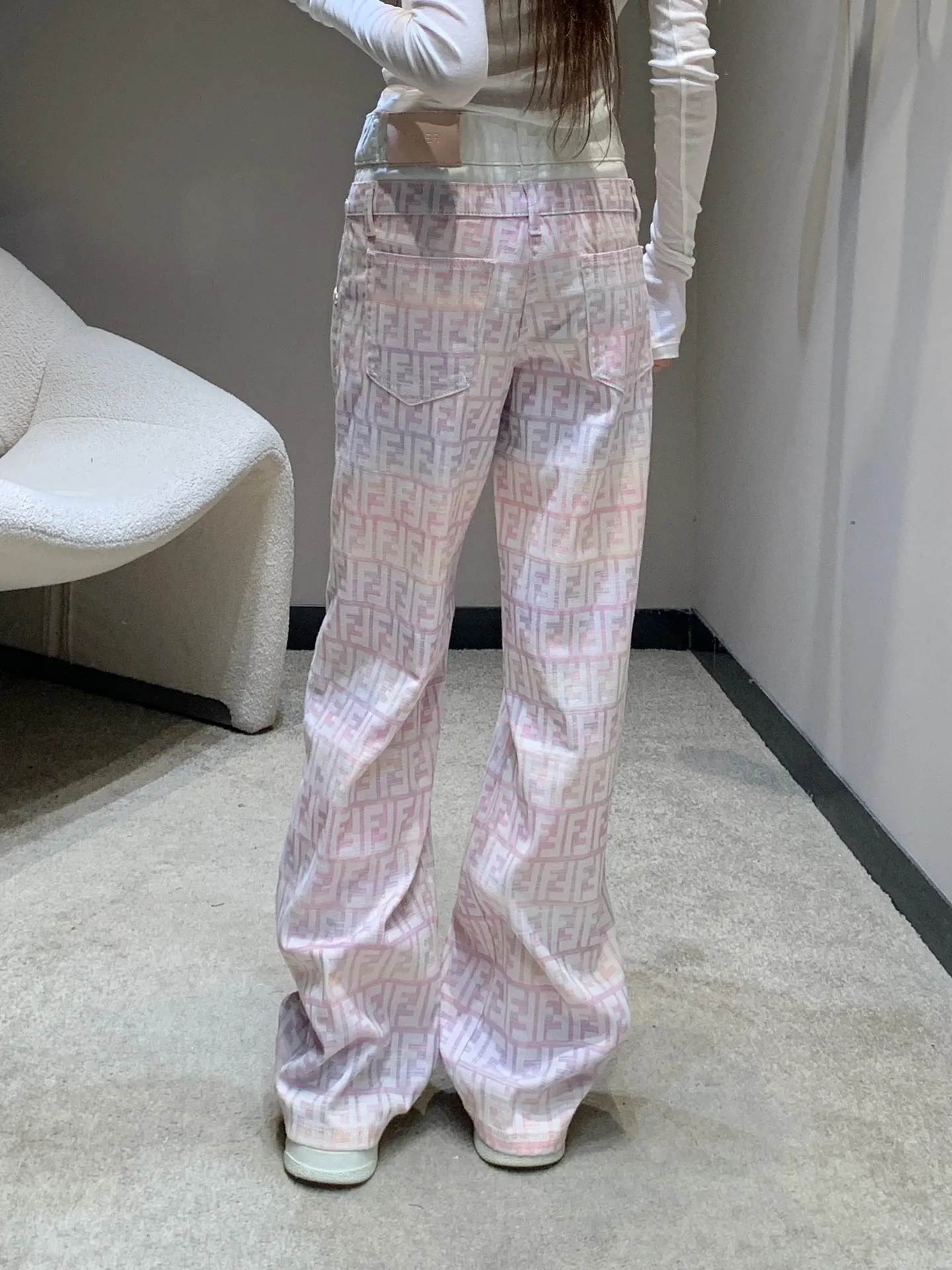 Fendi 25Ss春夏ピンク色字母提花直筒パンツ - 画像 (4)