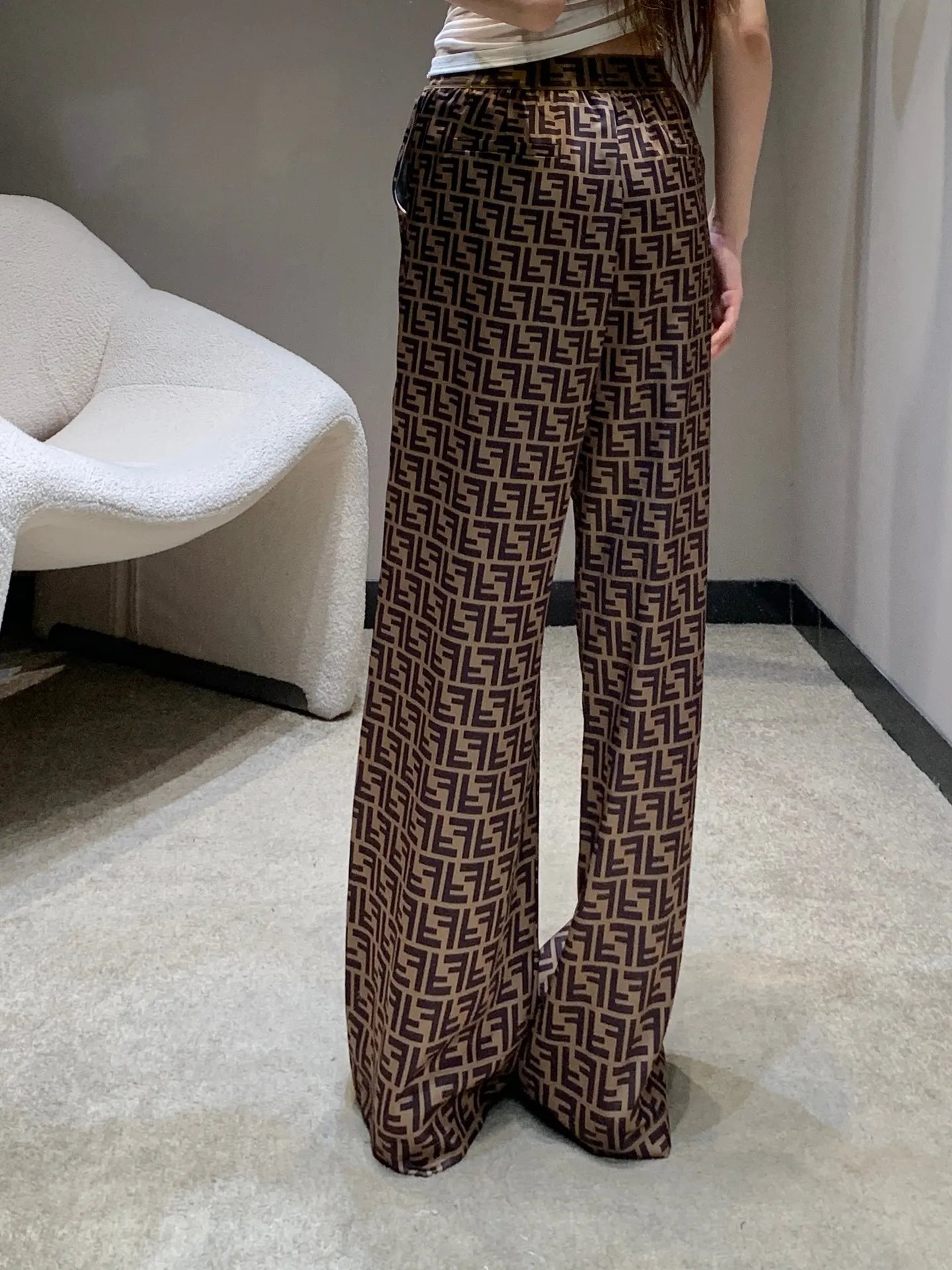 Fendi 25Ss ブラウン織帯ワイドパンツ - 画像 (4)