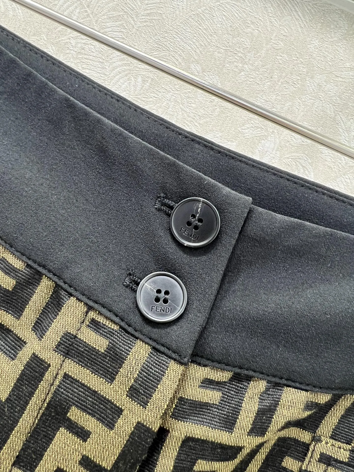Fendiマイクロラッパズボン黑色SMLサイズ - 画像 (3)