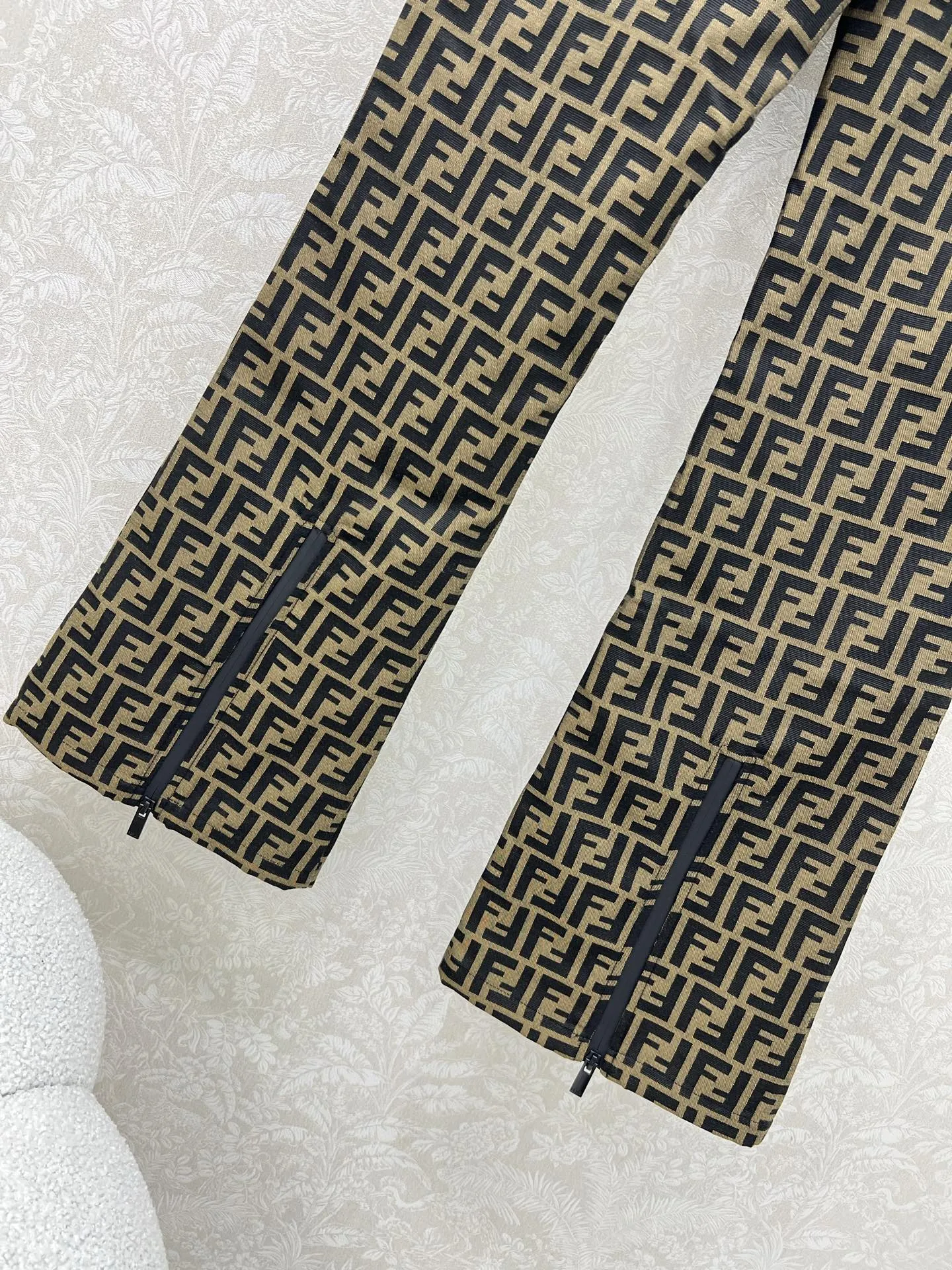 Fendiマイクロラッパズボン黑色SMLサイズ - 画像 (9)