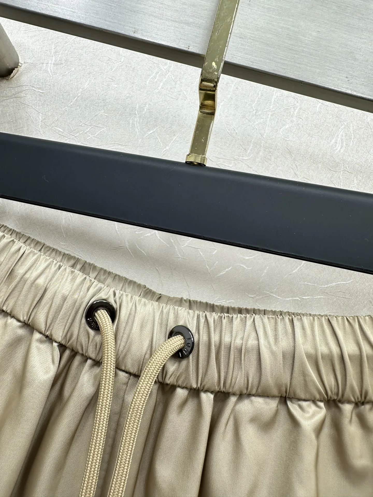 New Fend 25ss ベージュと黒のセットアップショーツ - 画像 (3)