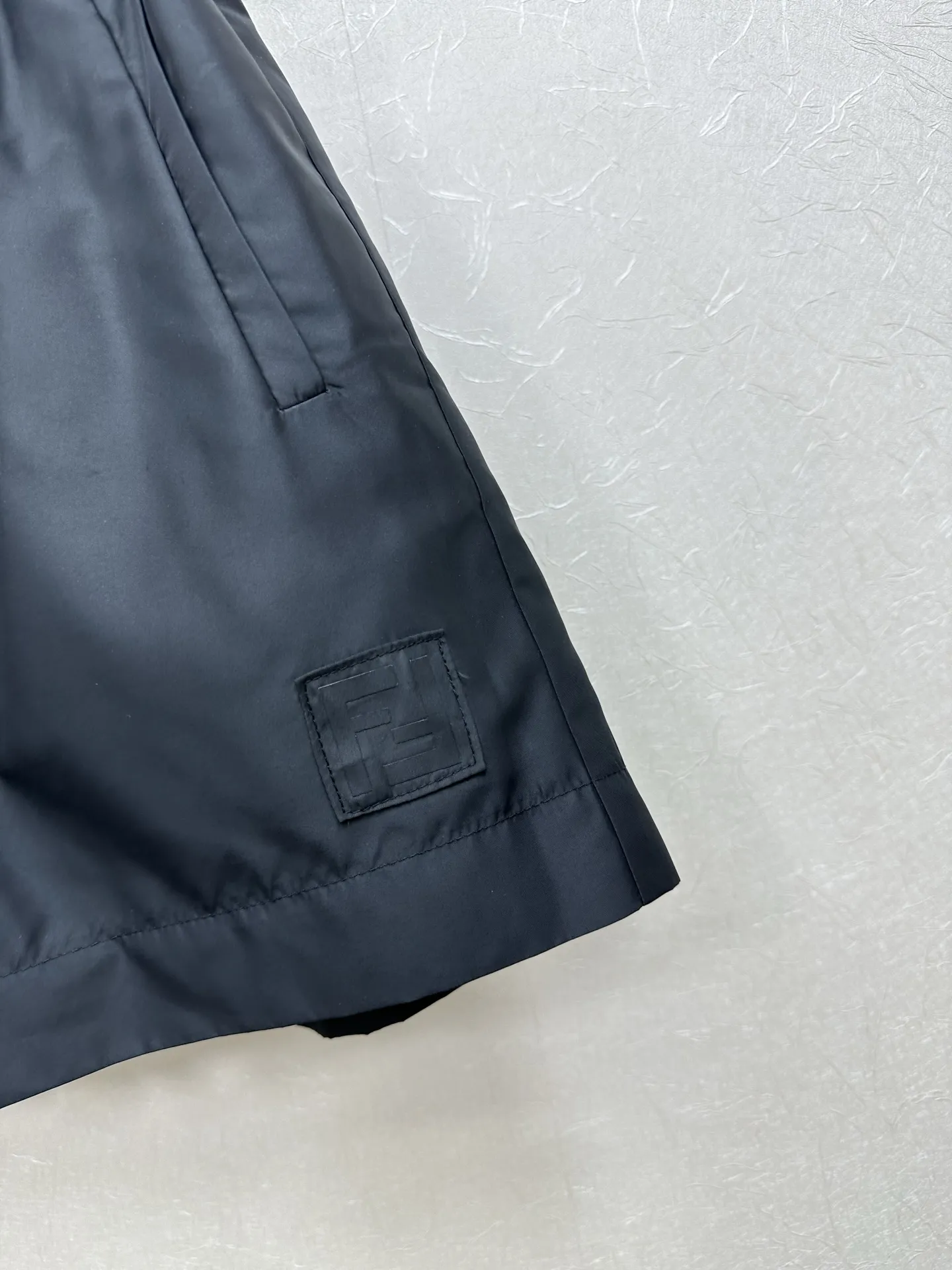 New Fend 25ss ベージュと黒のセットアップショーツ - 画像 (8)