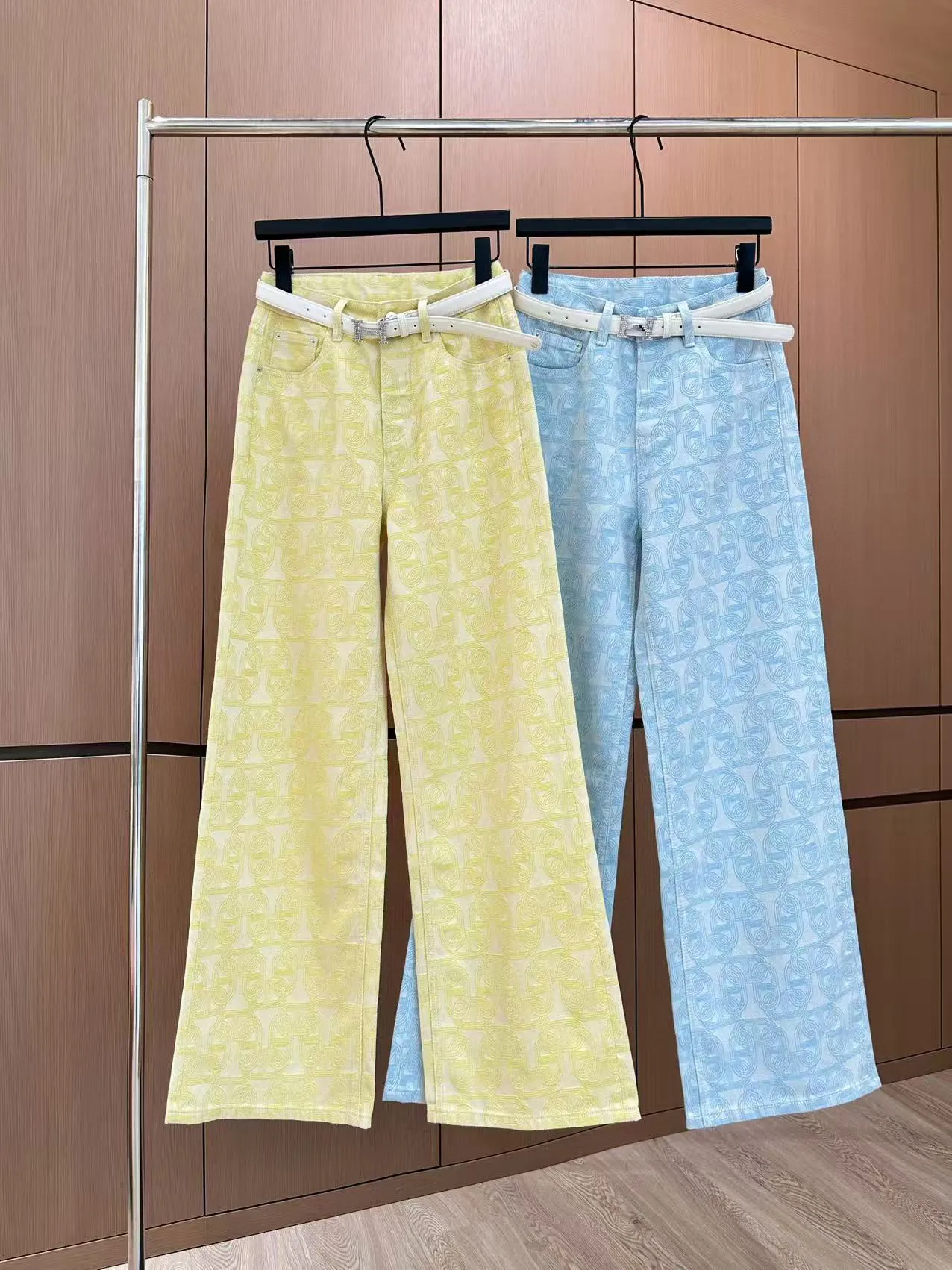 Hermes 白いストレッチジーンズ