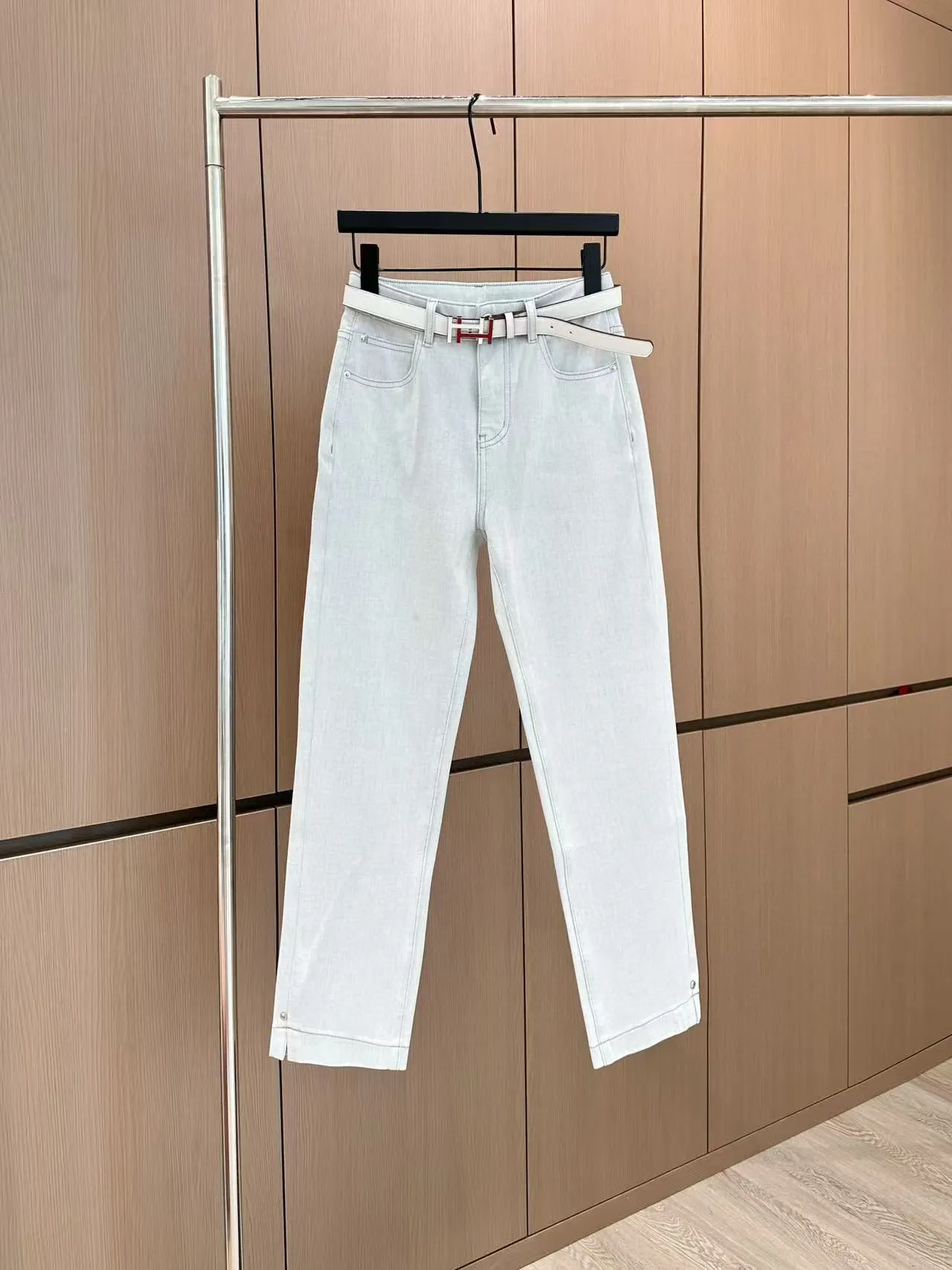 Hermes 白いストレッチジーンズ