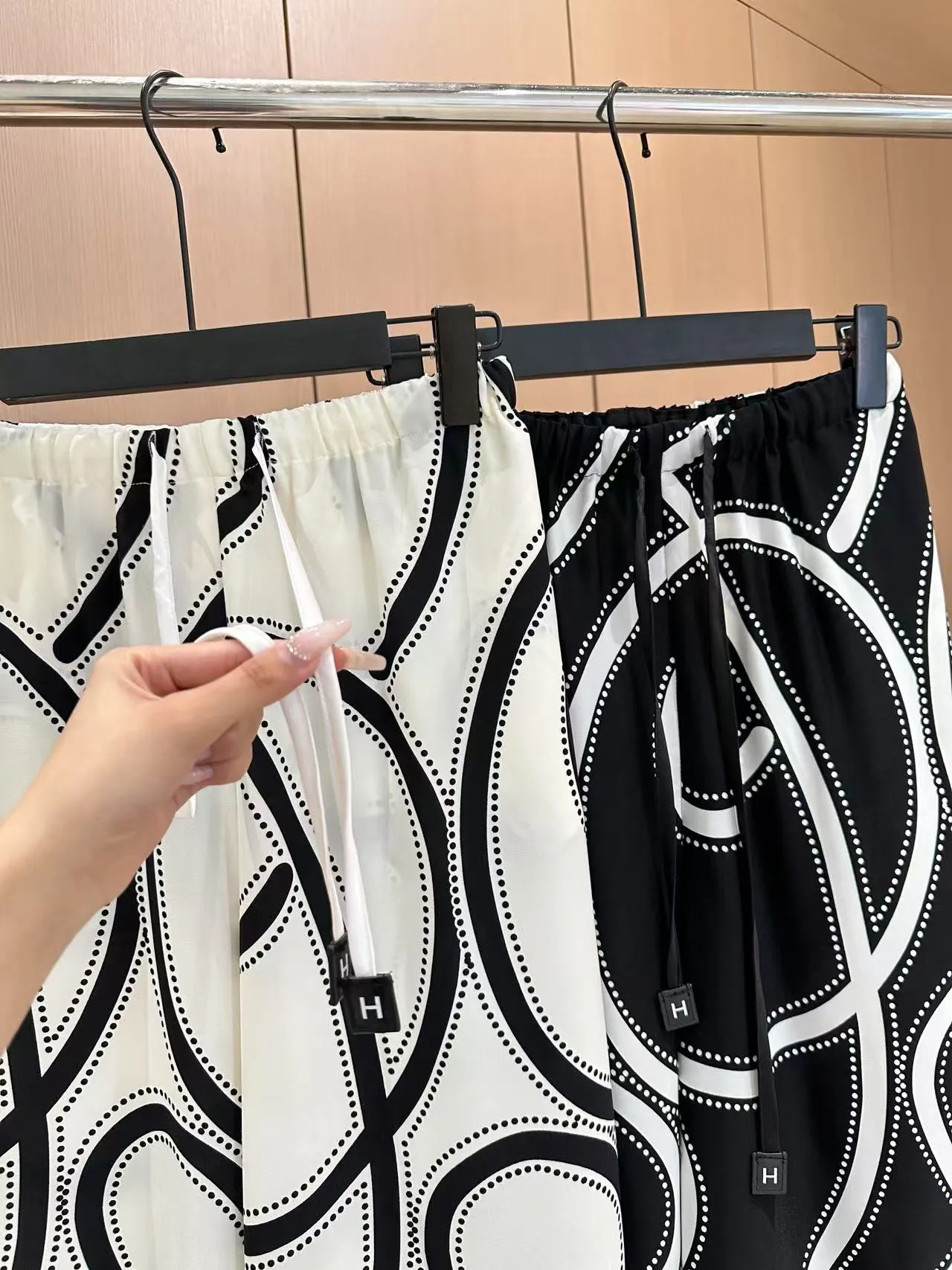 Hermes 2025織帯プリントパンツ 白黒 - 画像 (6)