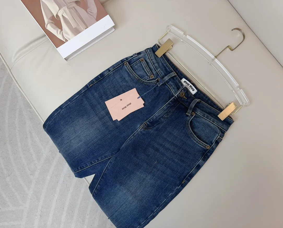 Miu Miu 刺繍ロゴ加絨デニムパンツブルースモールサイズ - 画像 (4)