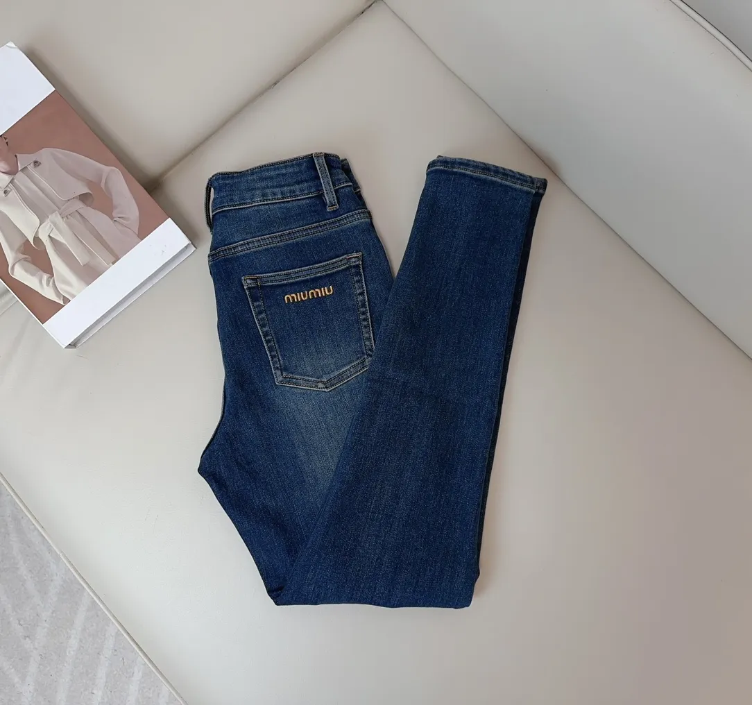 Miu Miu 刺繍ロゴ加絨デニムパンツブルースモールサイズ - 画像 (6)