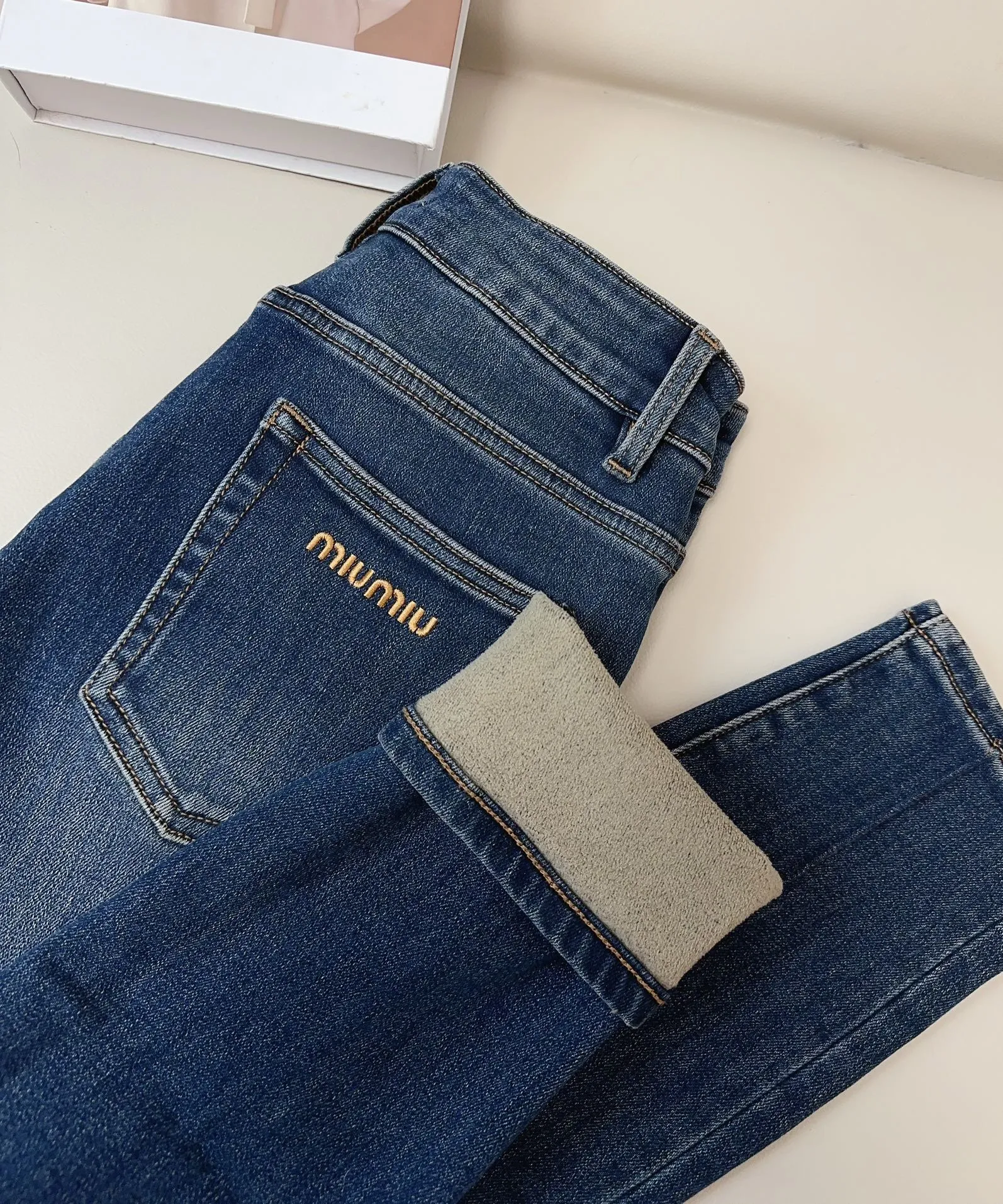 Miu Miu 刺繍ロゴ加絨デニムパンツブルースモールサイズ - 画像 (8)