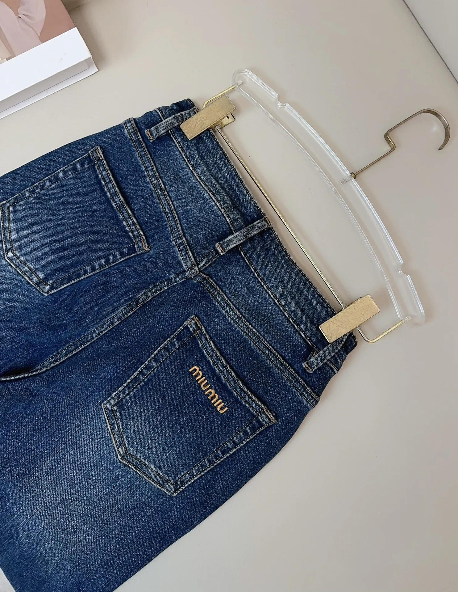 Miu Miu 刺繍ロゴ加絨デニムパンツブルースモールサイズ - 画像 (9)