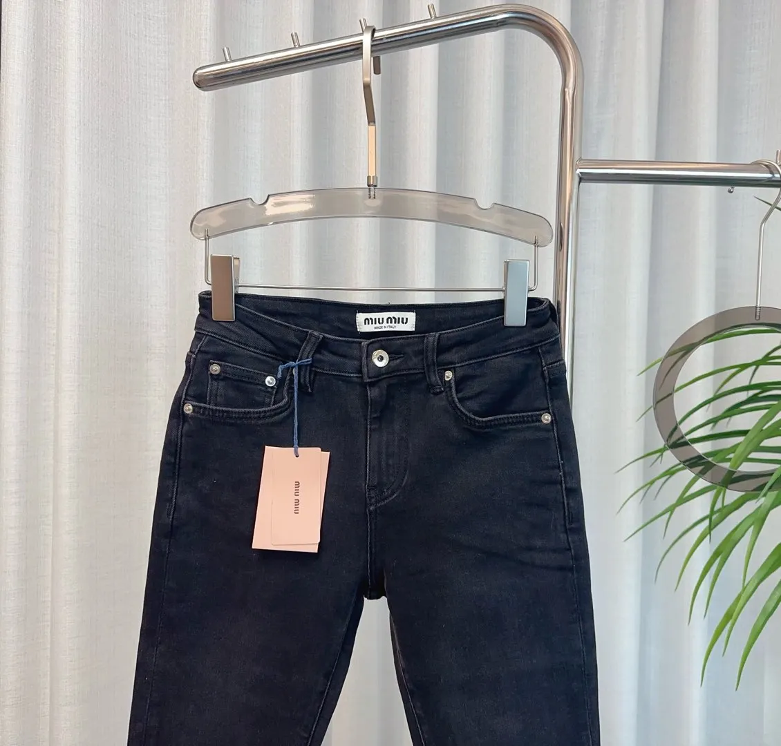 MIUMIU後ポケット刺繍ロゴデニムパンツ黒スリム - 画像 (4)