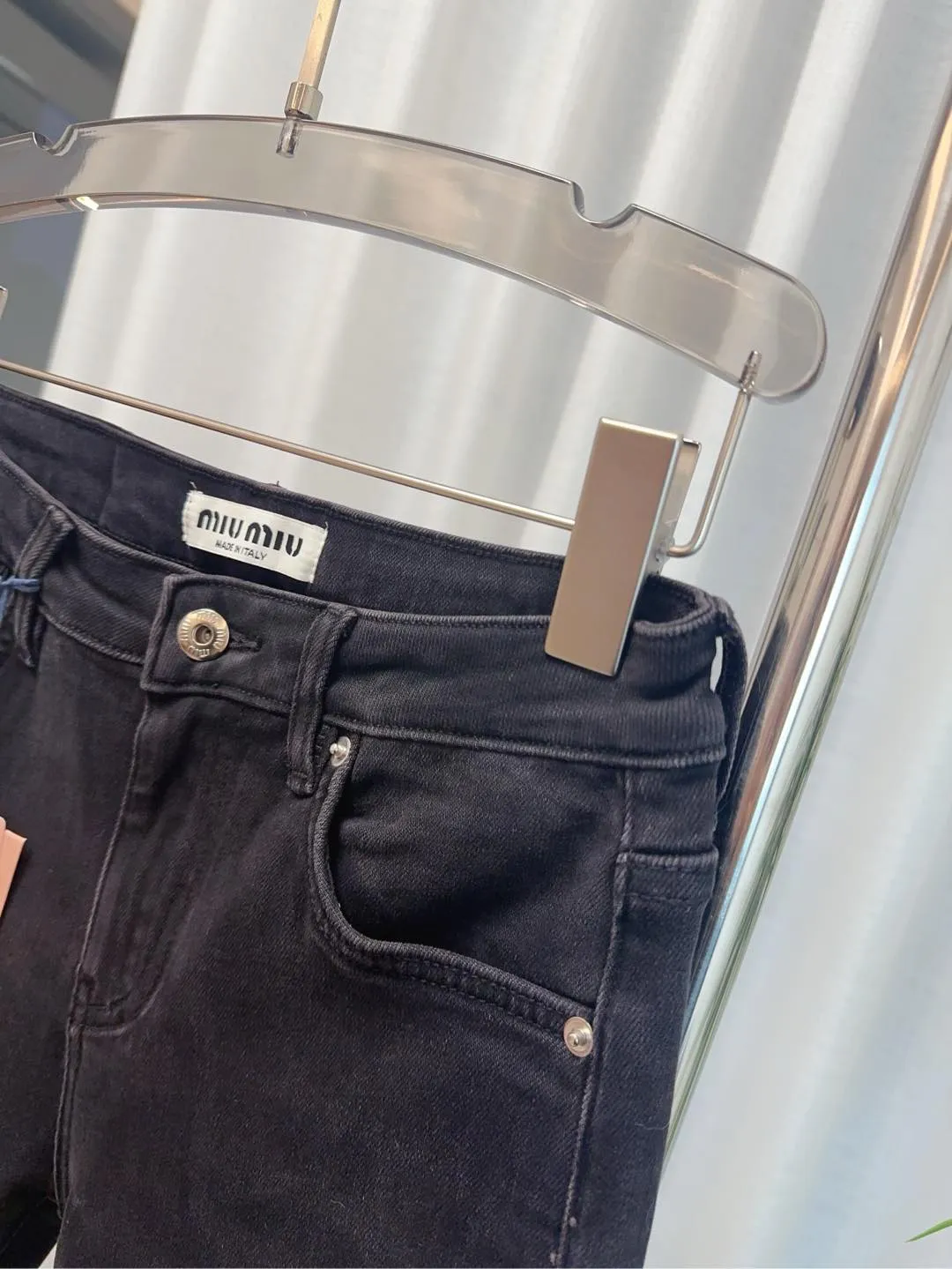 MIUMIU後ポケット刺繍ロゴデニムパンツ黒スリム - 画像 (9)