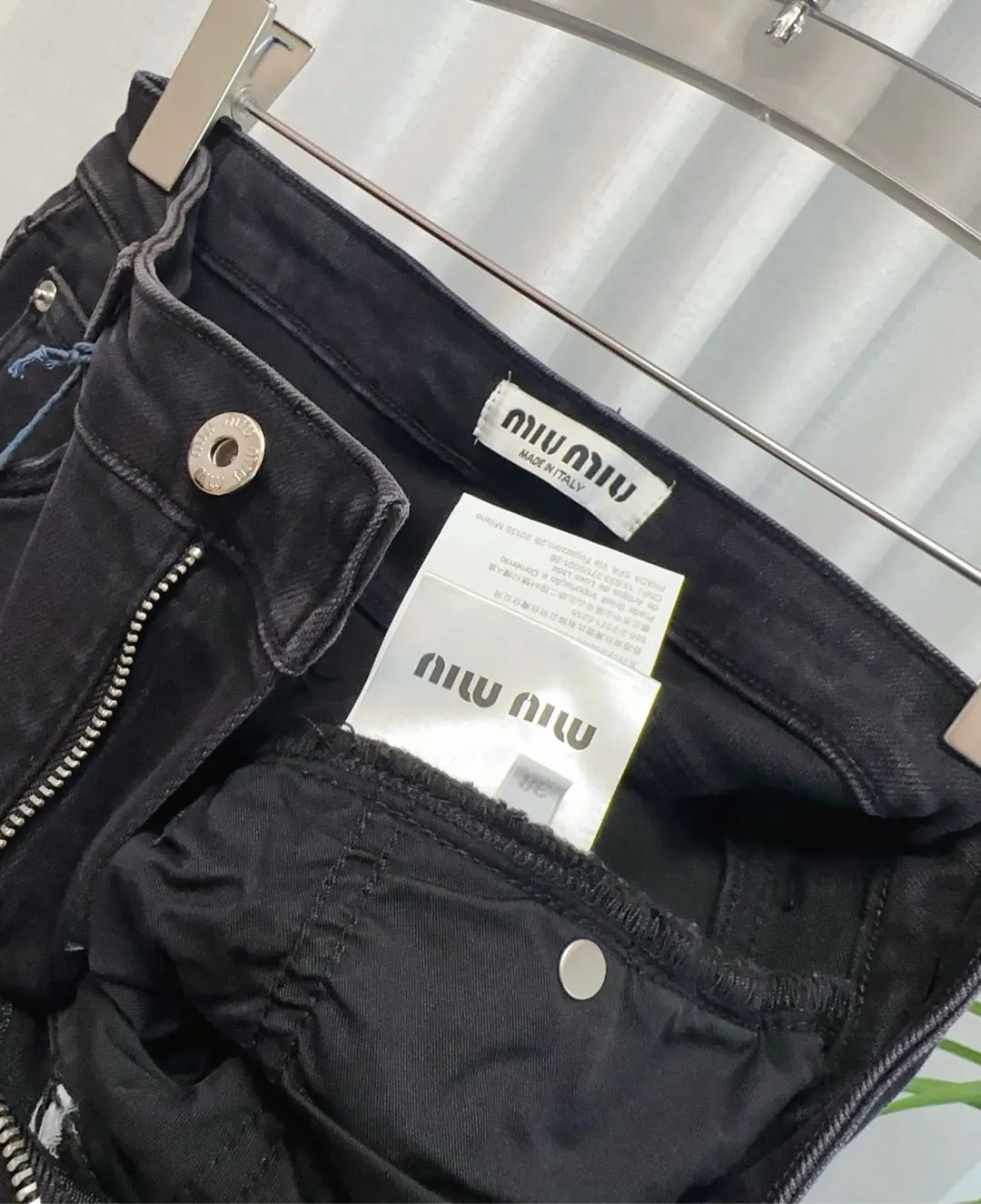 MIUMIU後ポケット刺繍ロゴデニムパンツ黒スリム - 画像 (10)
