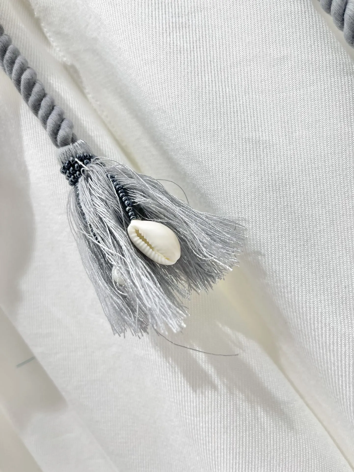 MIUMIU刺繍コットンTシャツとテンセルデニムワイドパンツセットホワイト - 画像 (7)