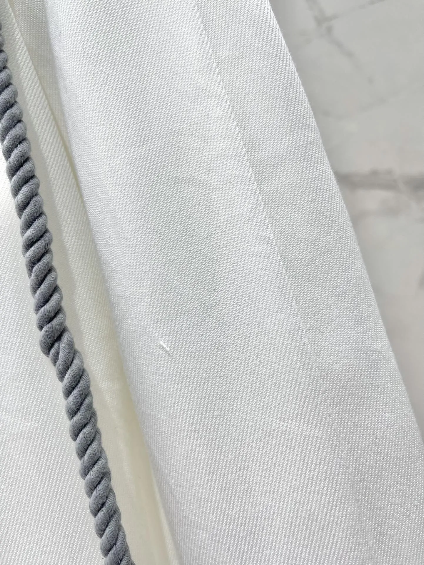 MIUMIU刺繍コットンTシャツとテンセルデニムワイドパンツセットホワイト - 画像 (8)