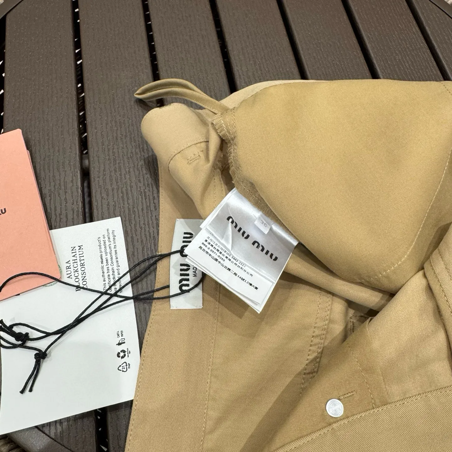 miumiu カーキ色バミューダ中 pants 2023秋新作 - 画像 (6)