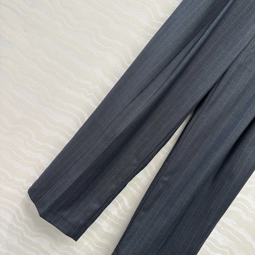 Miu Miu 高級グレーストライプ直筒パンツ - 画像 (8)