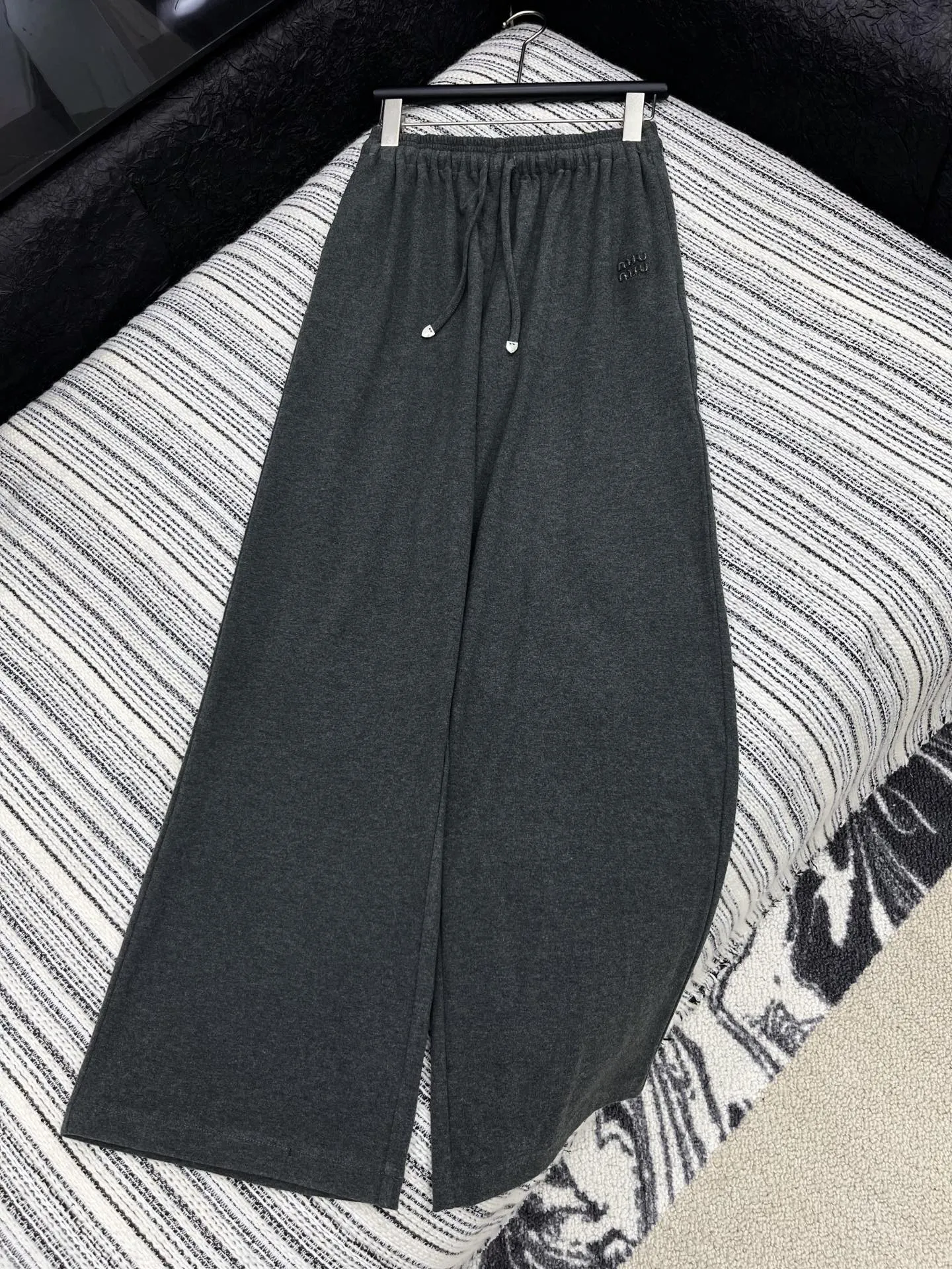 Miu Miu グレー抽 ropeリラックスパンツ2025新作